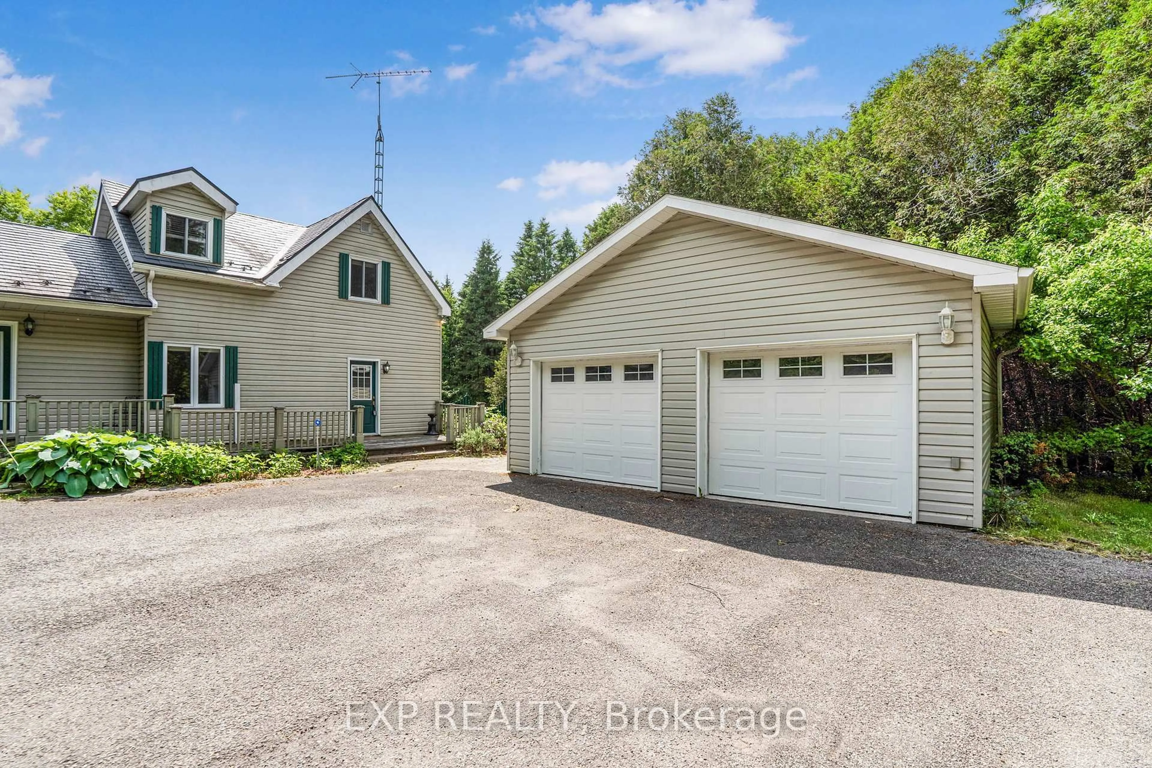 Indoor garage for 1948 Borris Rd, Champlain Ontario K0B 1R0