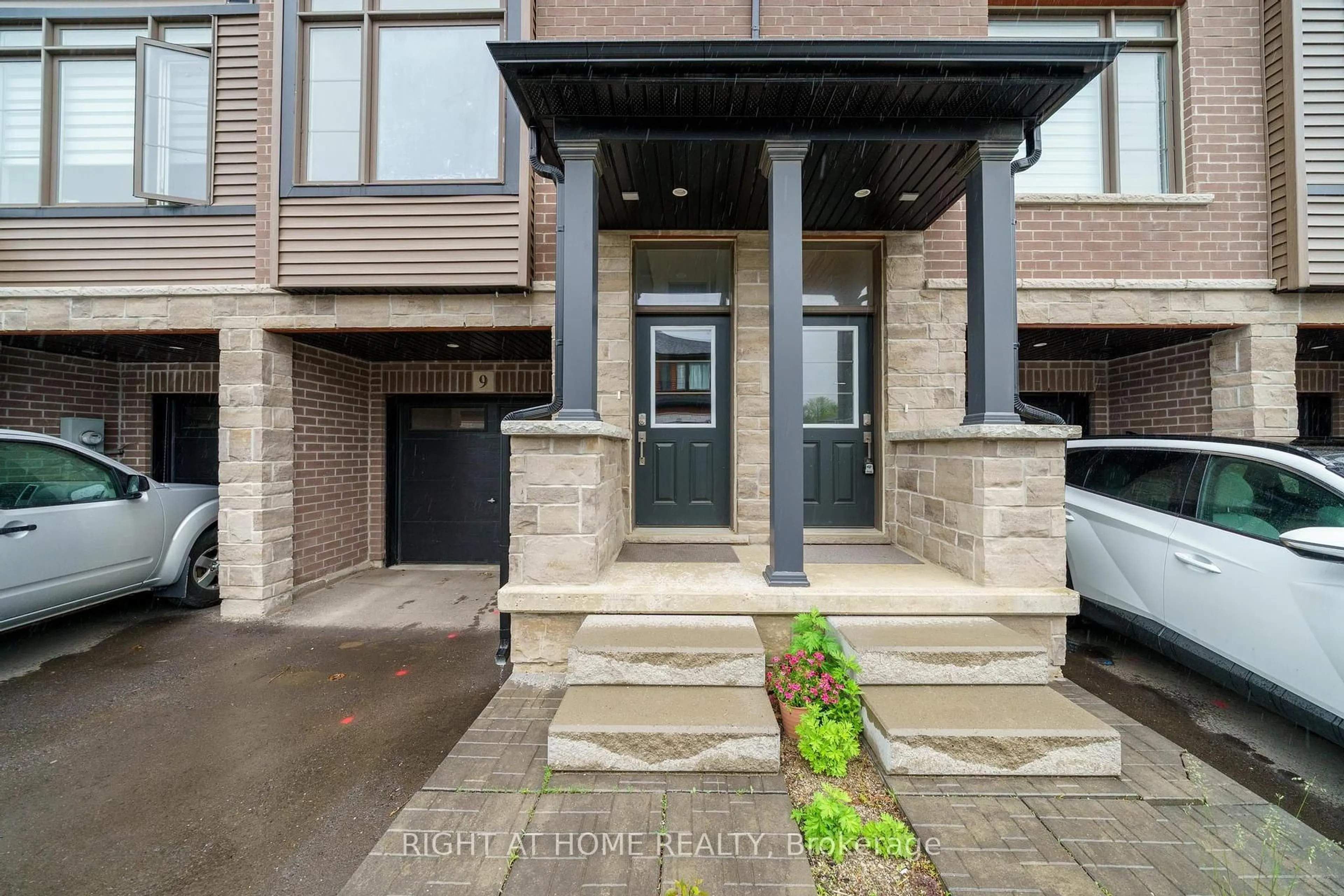 Unknown for 120 Court Dr #9, Brant Ontario N3L 0N2