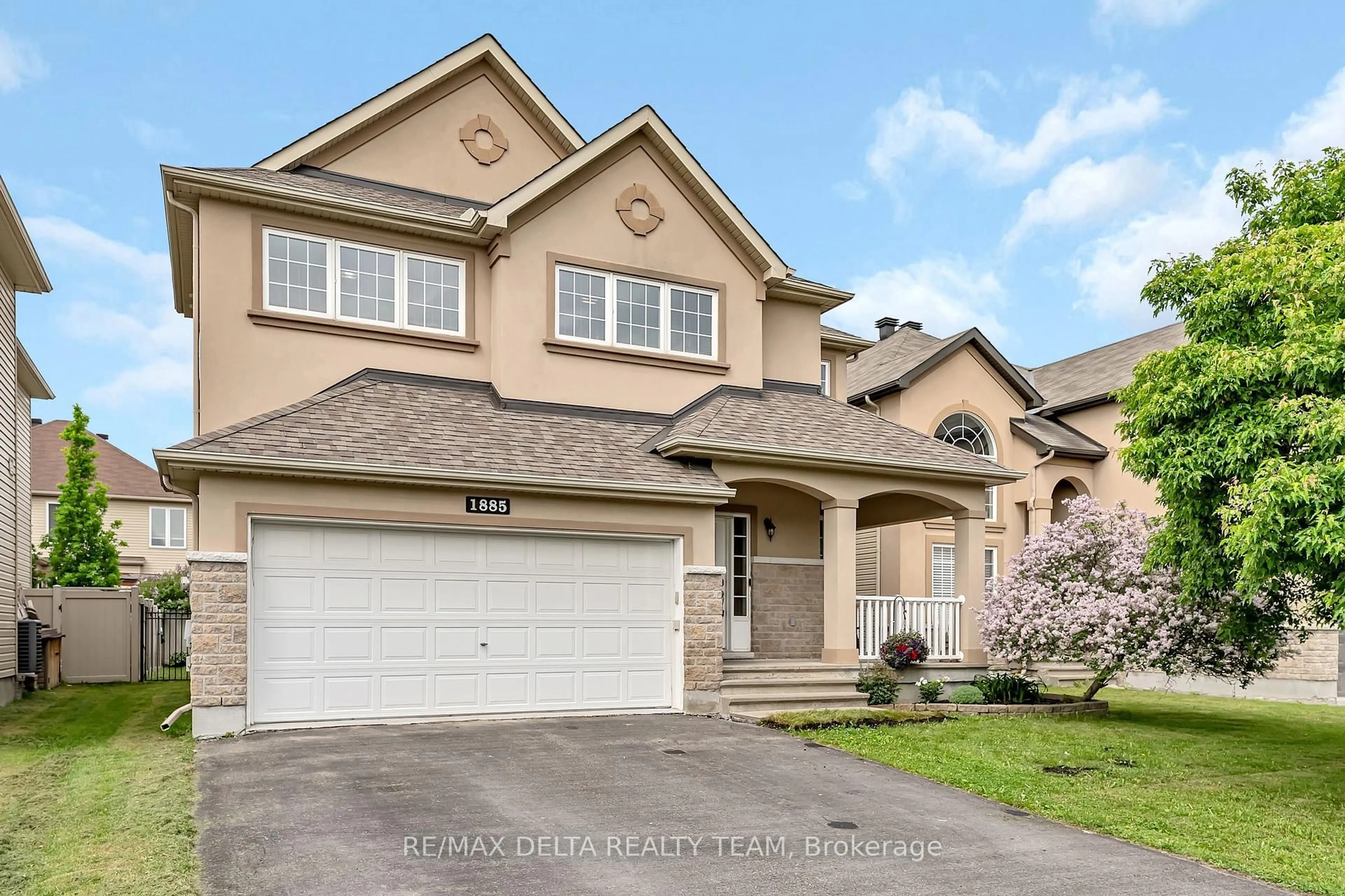 Home with vinyl exterior material, street for 1885 Montmere Ave, Ottawa Ontario K4A 0E7