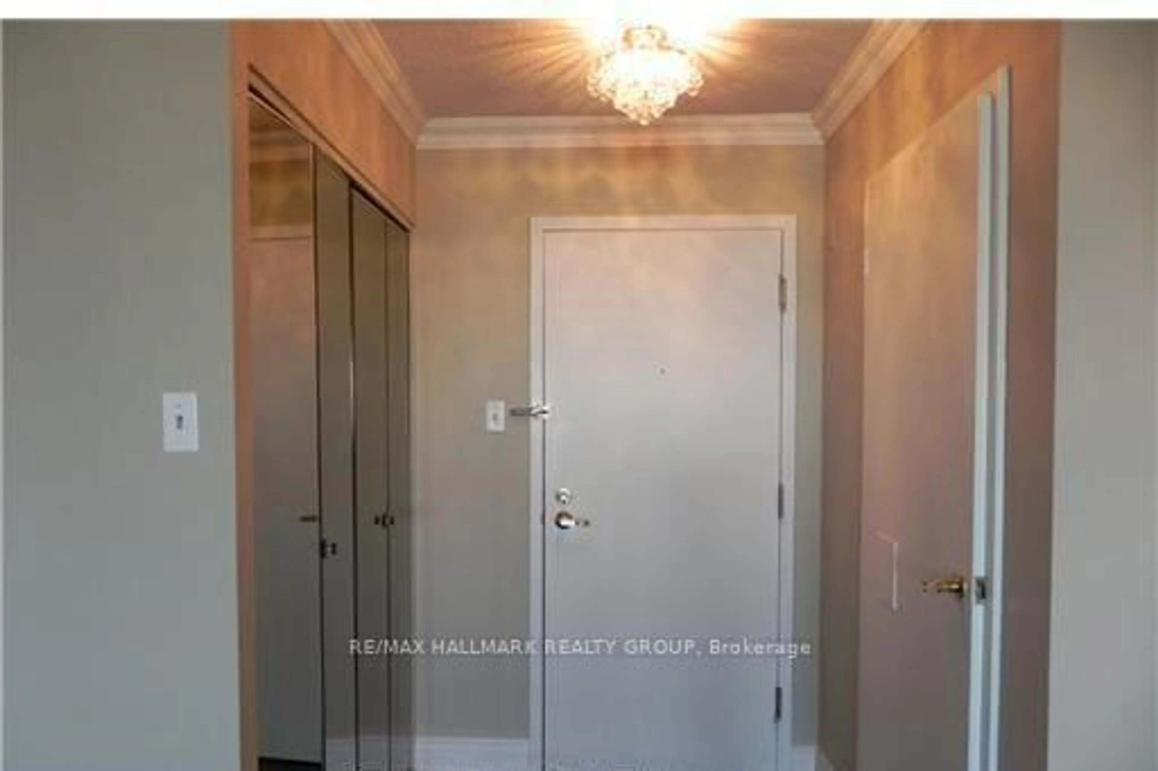 Indoor entryway for 1500 Riverside Dr #2508, Ottawa Ontario K1G 4J4