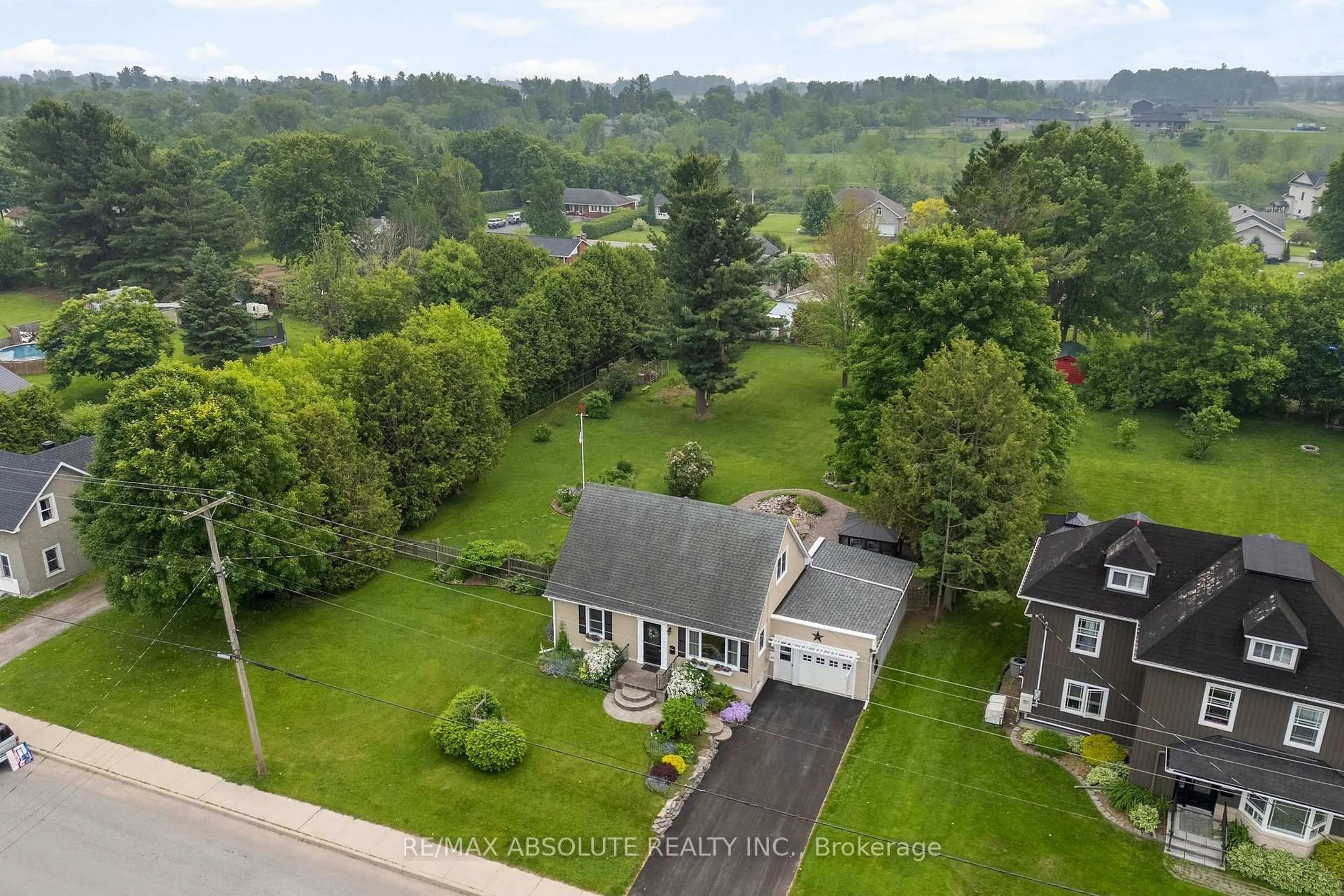 A pic from outside/outdoor area/front of a property/back of a property/a pic from drone, street for 150 Poole St, Arnprior Ontario K7S 1J2