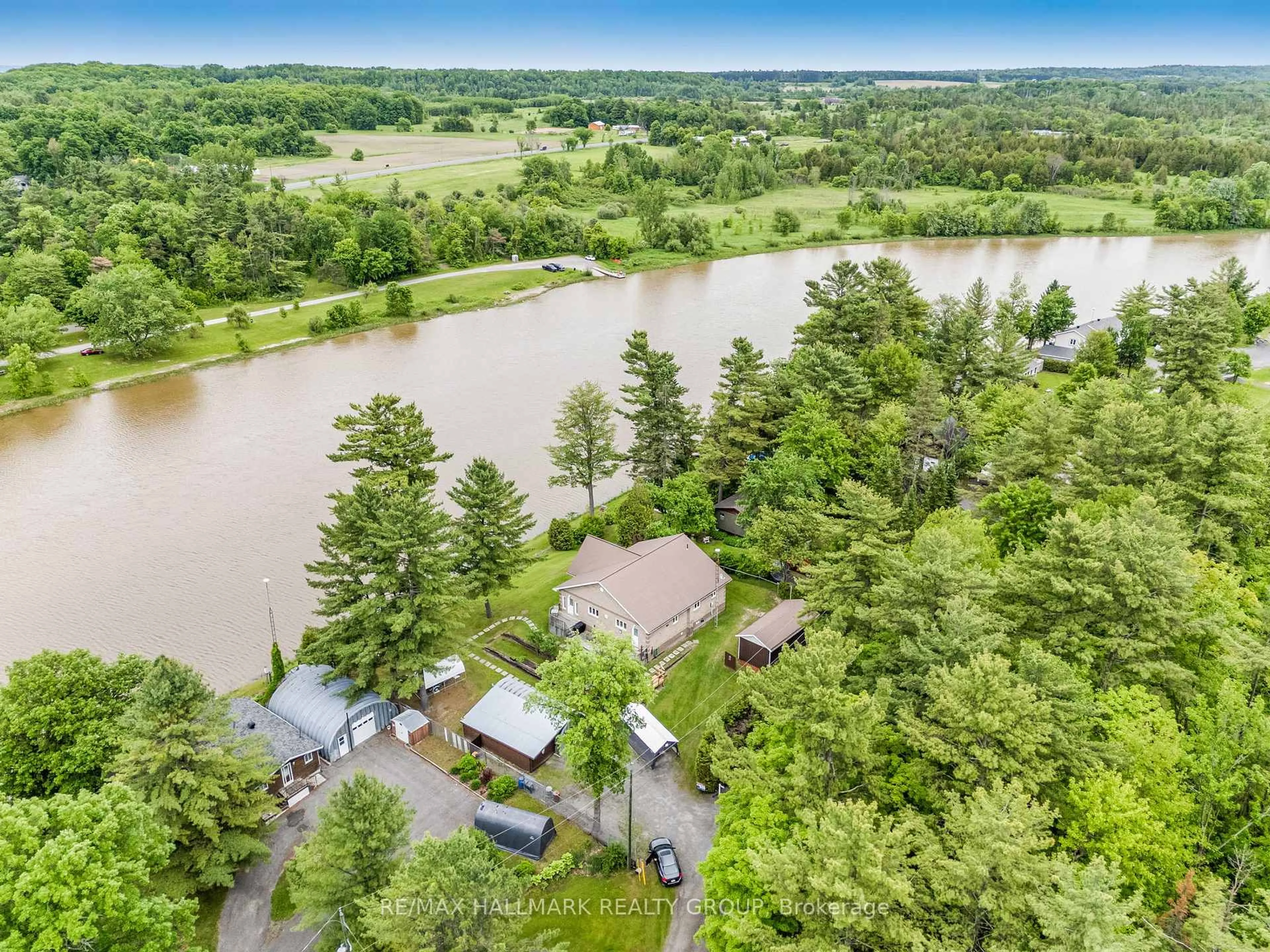 A pic from outside/outdoor area/front of a property/back of a property/a pic from drone, water/lake/river/ocean view for 2071 Tessier St, Alfred and Plantagenet Ontario K0B 1L0