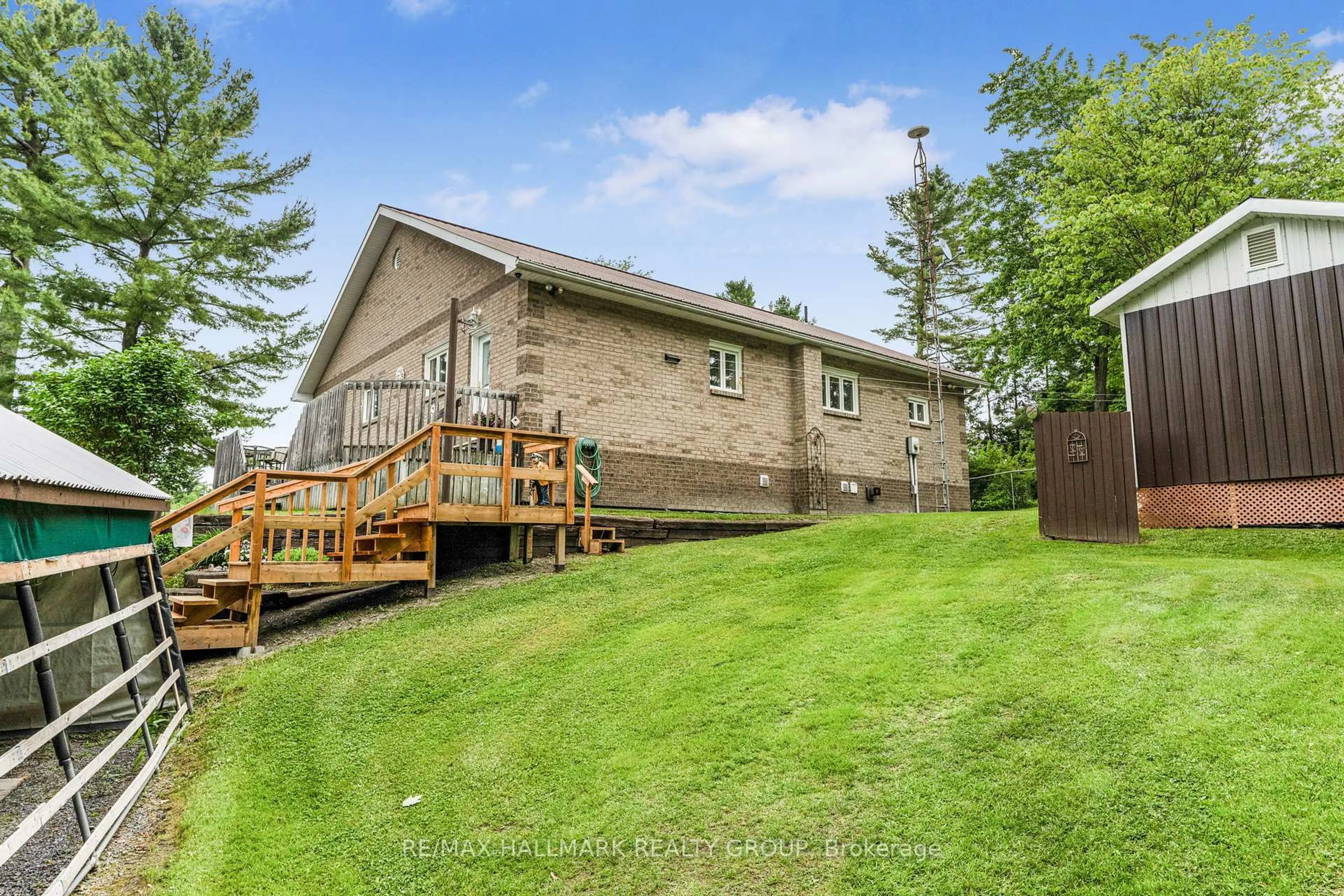 Patio, unknown for 2071 Tessier St, Alfred and Plantagenet Ontario K0B 1L0