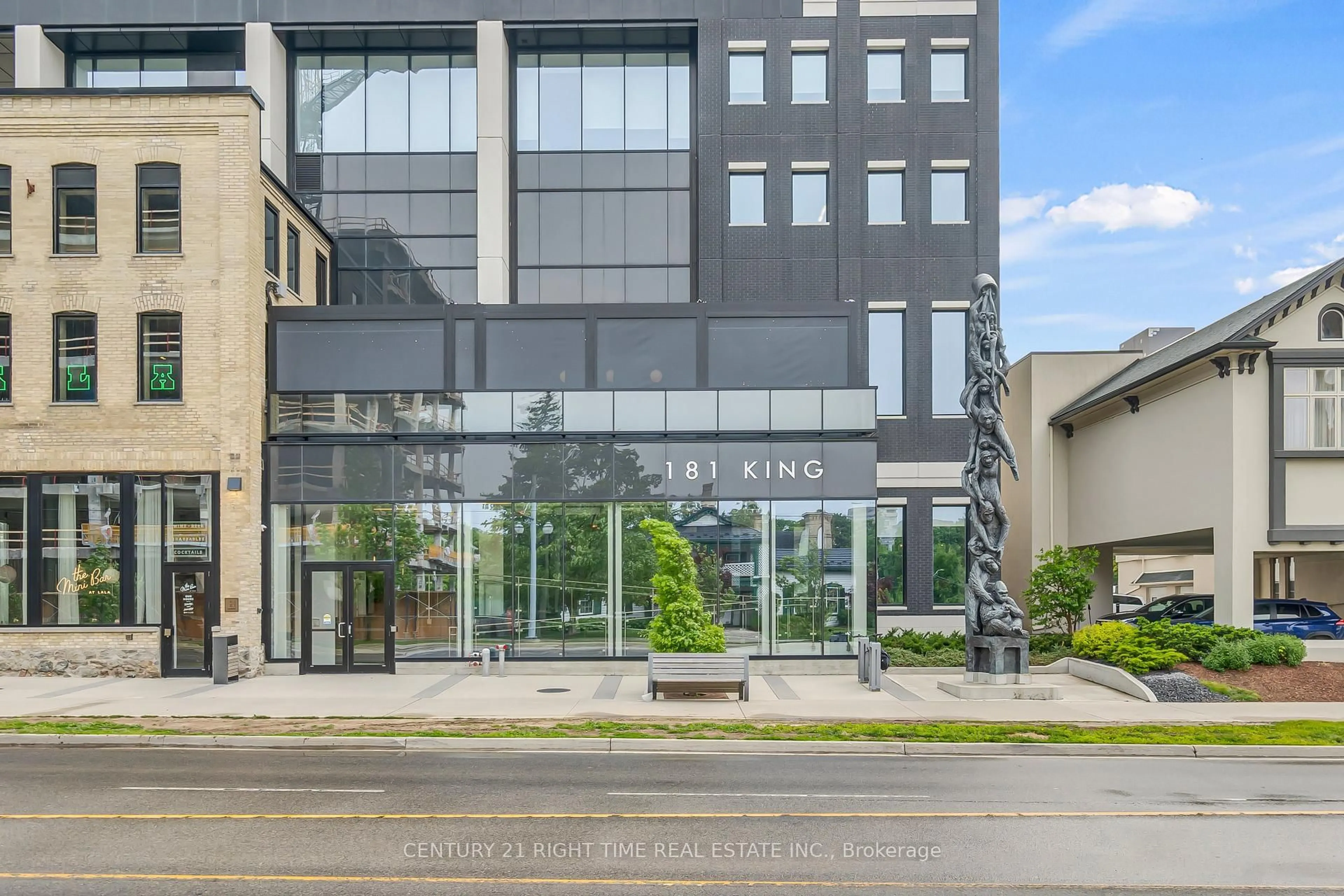 Indoor foyer for 181 King St #1408, Waterloo Ontario N2J 1P7