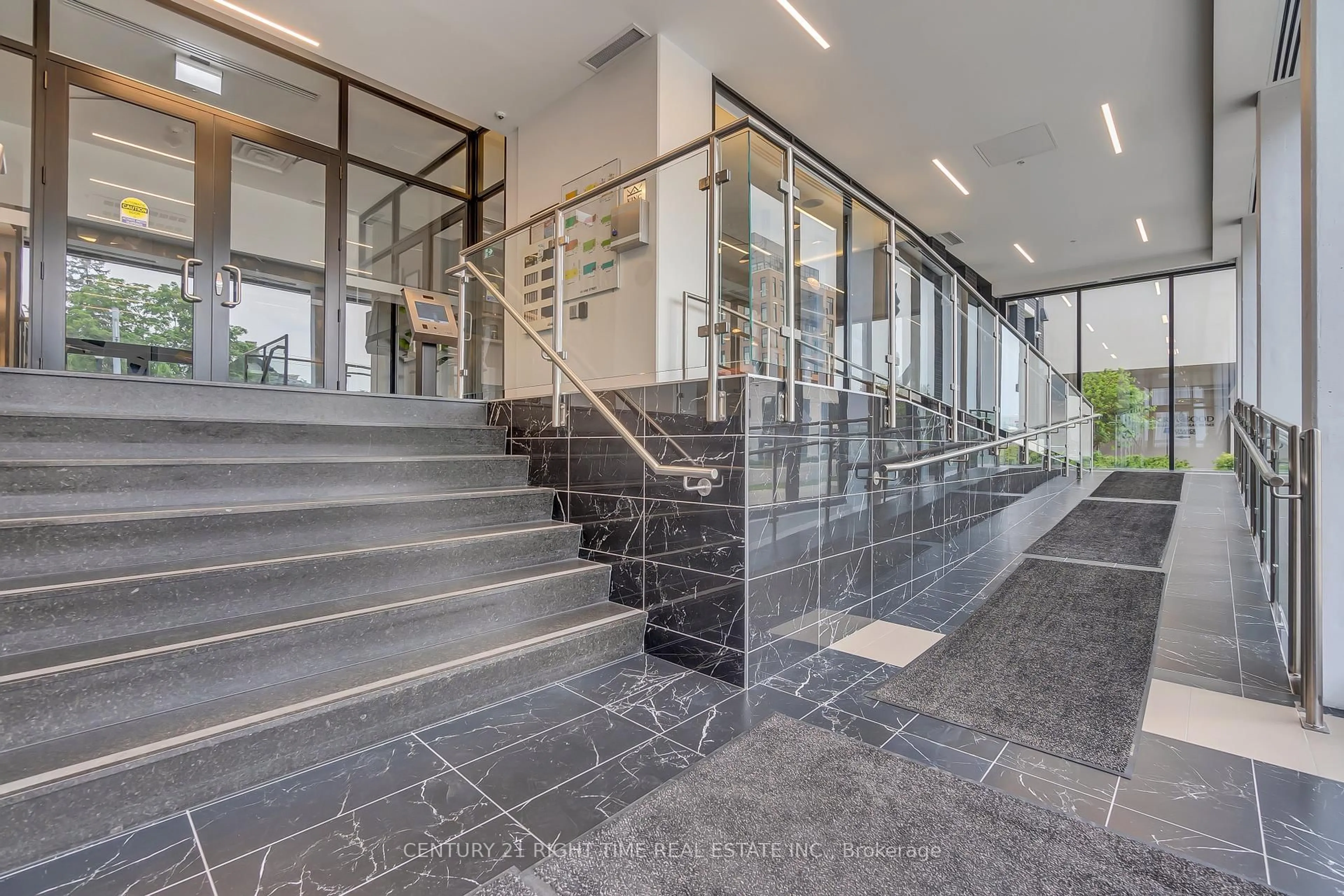 Indoor foyer for 181 King St #1408, Waterloo Ontario N2J 1P7