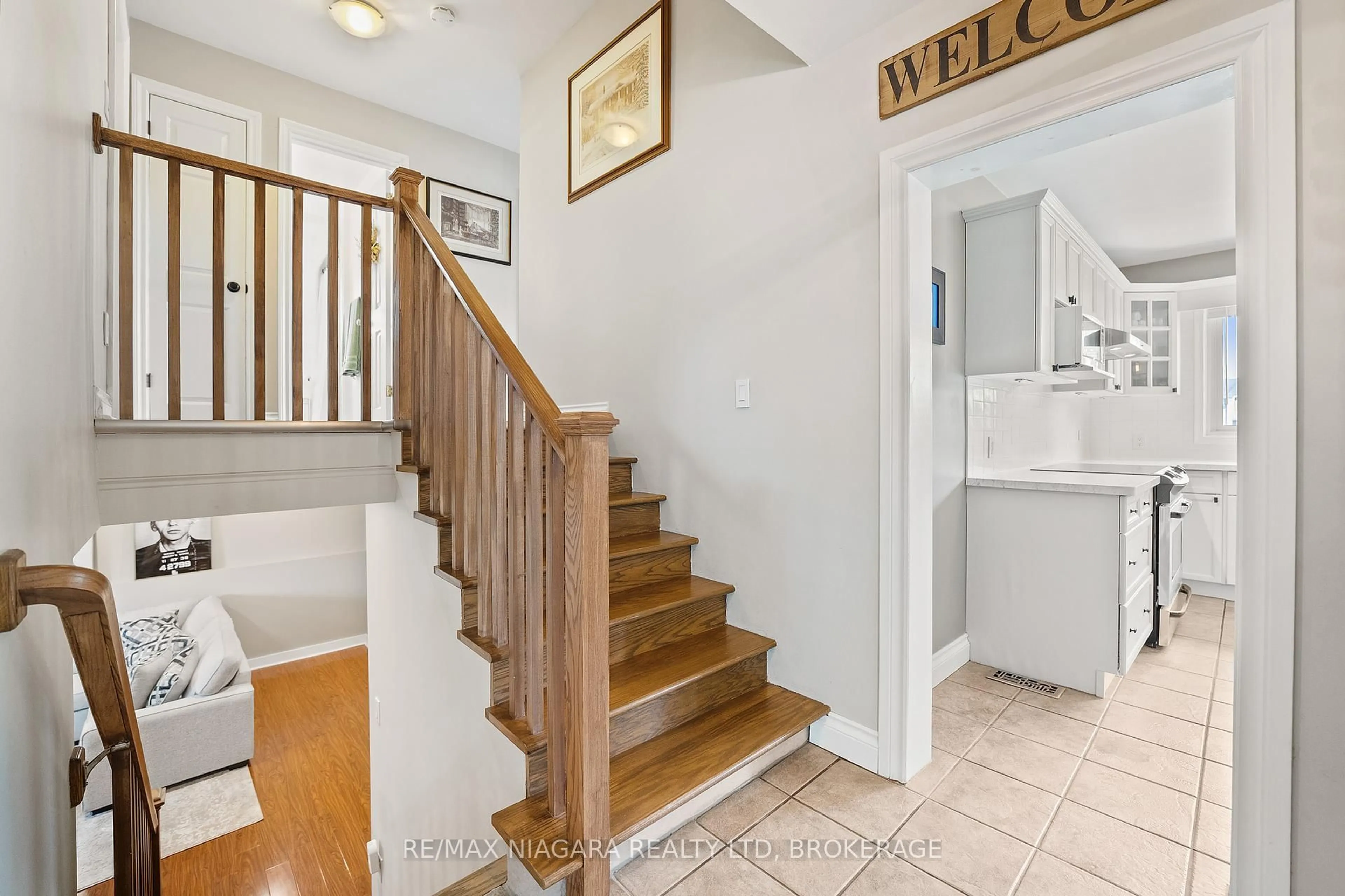 Unknown for 25 Oakmount Dr, St. Catharines Ontario L2T 2G6