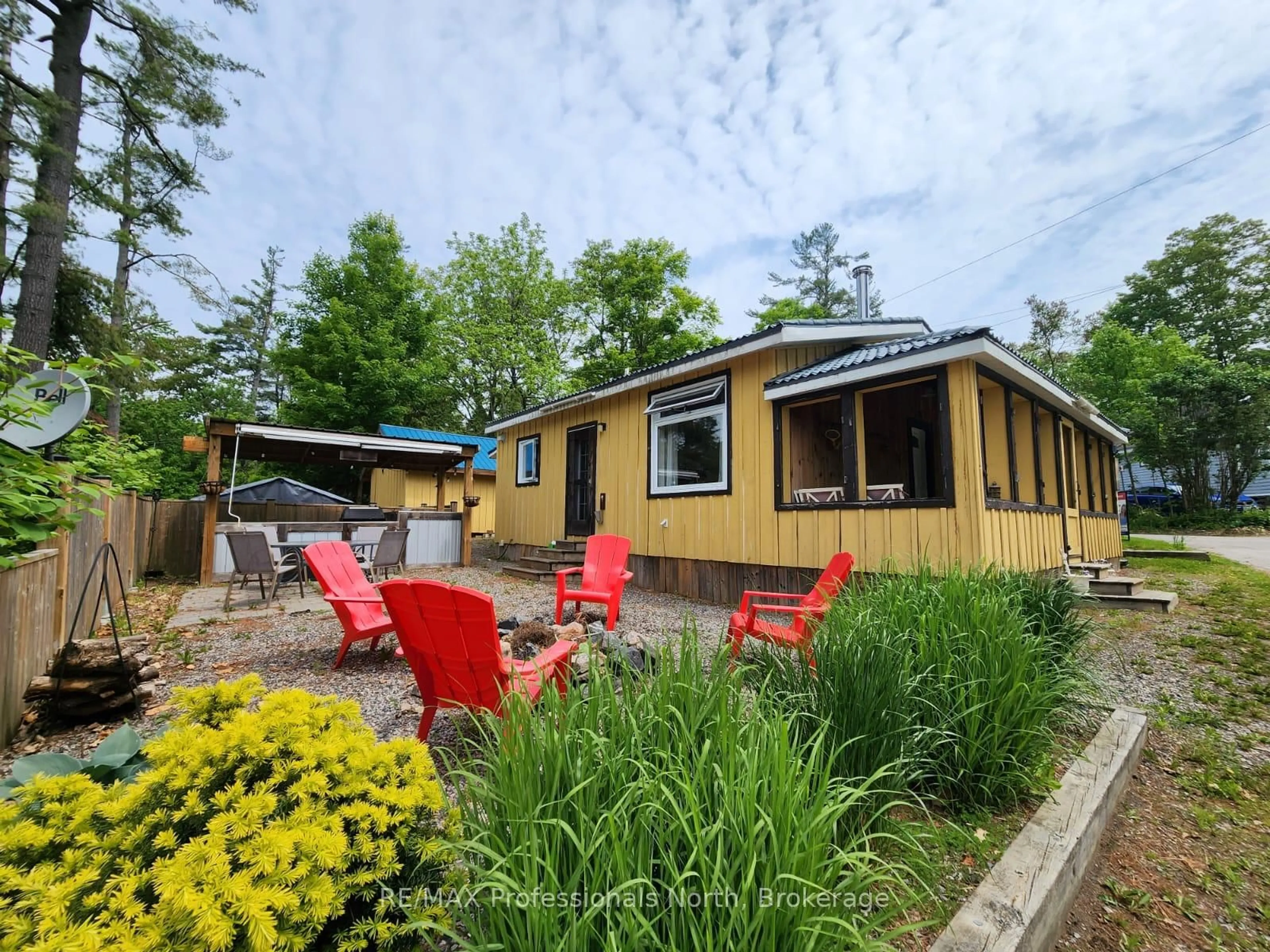 Patio, street for 1011 PORTAGE St #2, Muskoka Lakes Ontario P0C 1A0