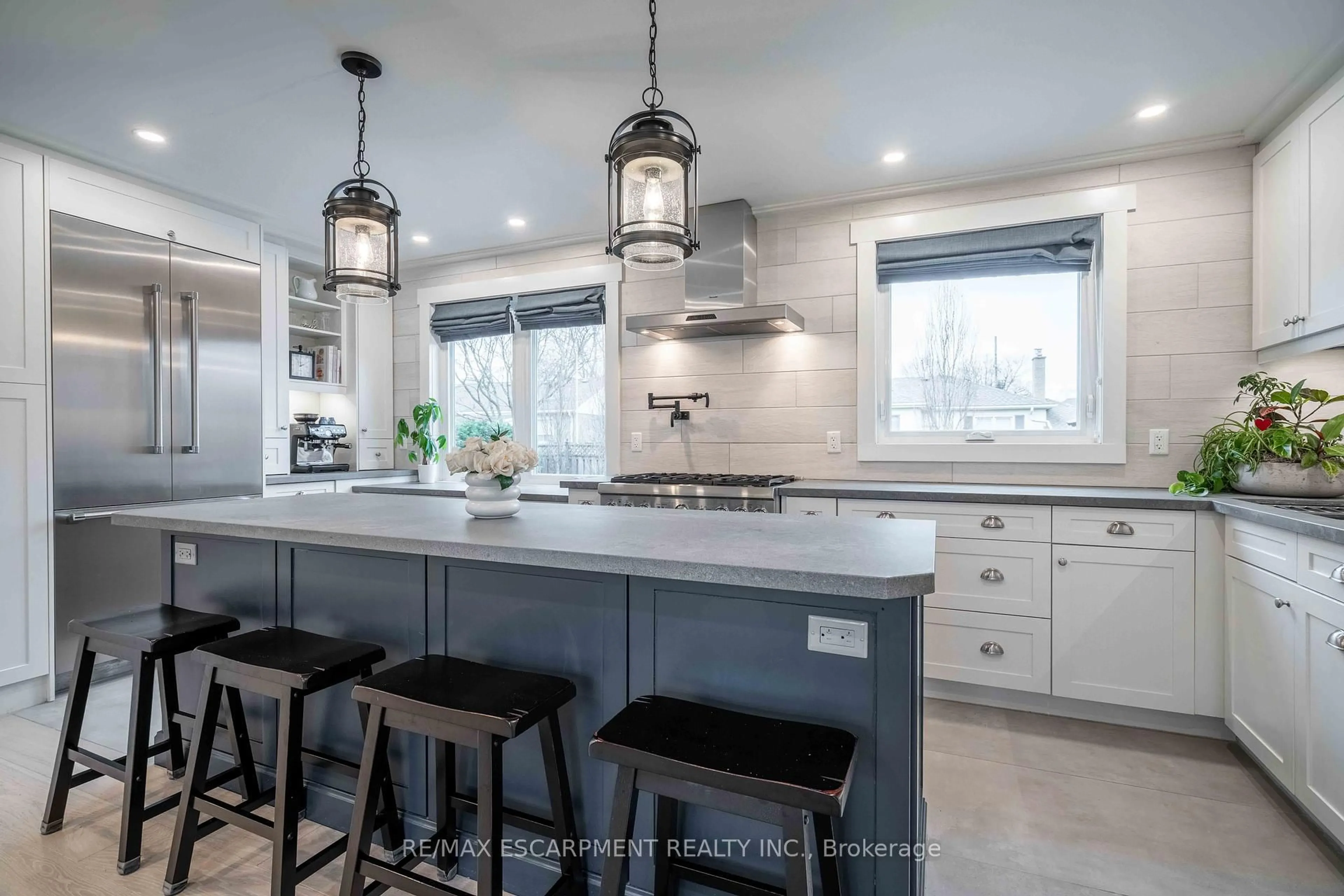 Open concept kitchen, ceramic/tile floor for 56 Oakley Crt, Hamilton Ontario L9G 1T5