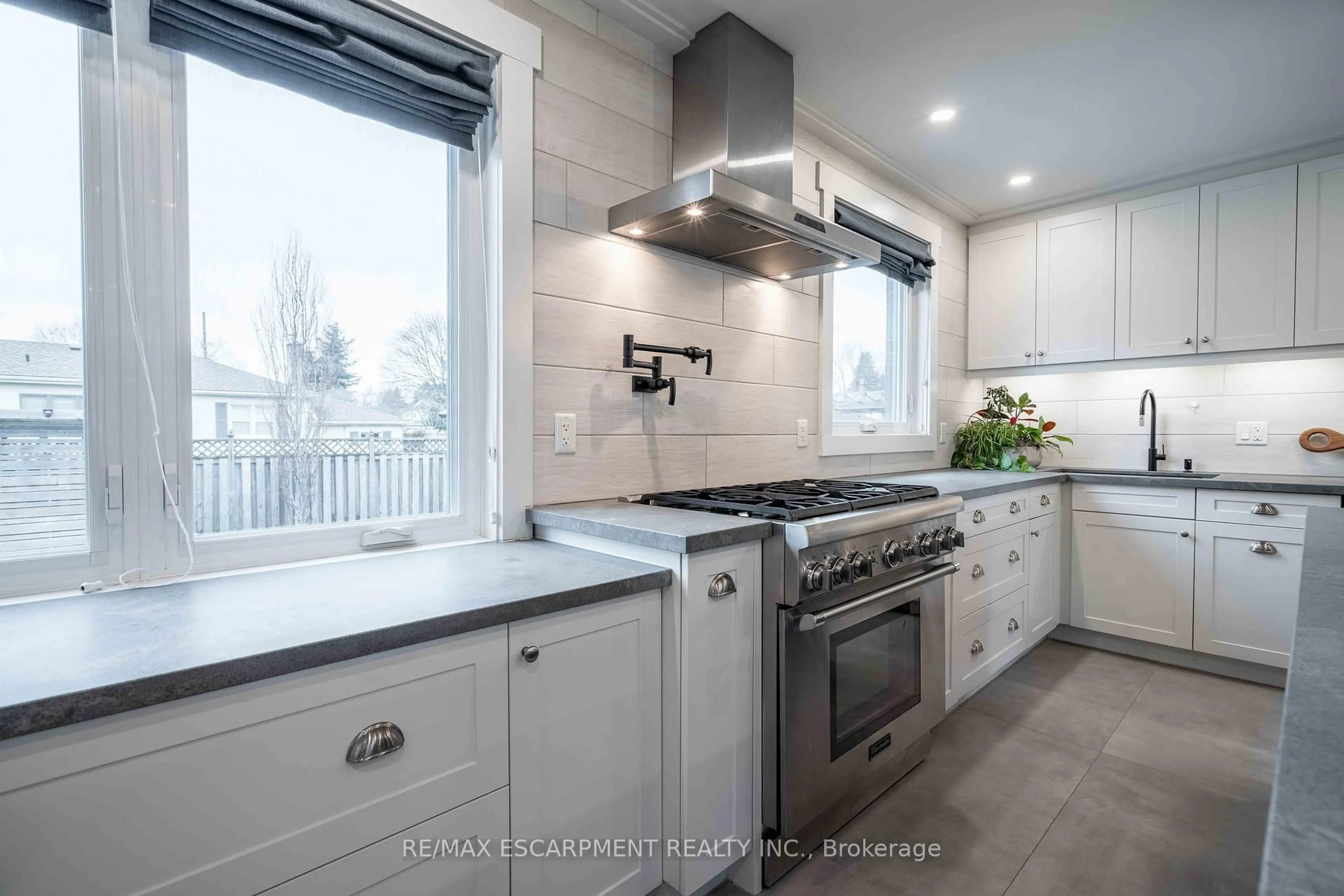Contemporary kitchen, ceramic/tile floor for 56 Oakley Crt, Hamilton Ontario L9G 1T5