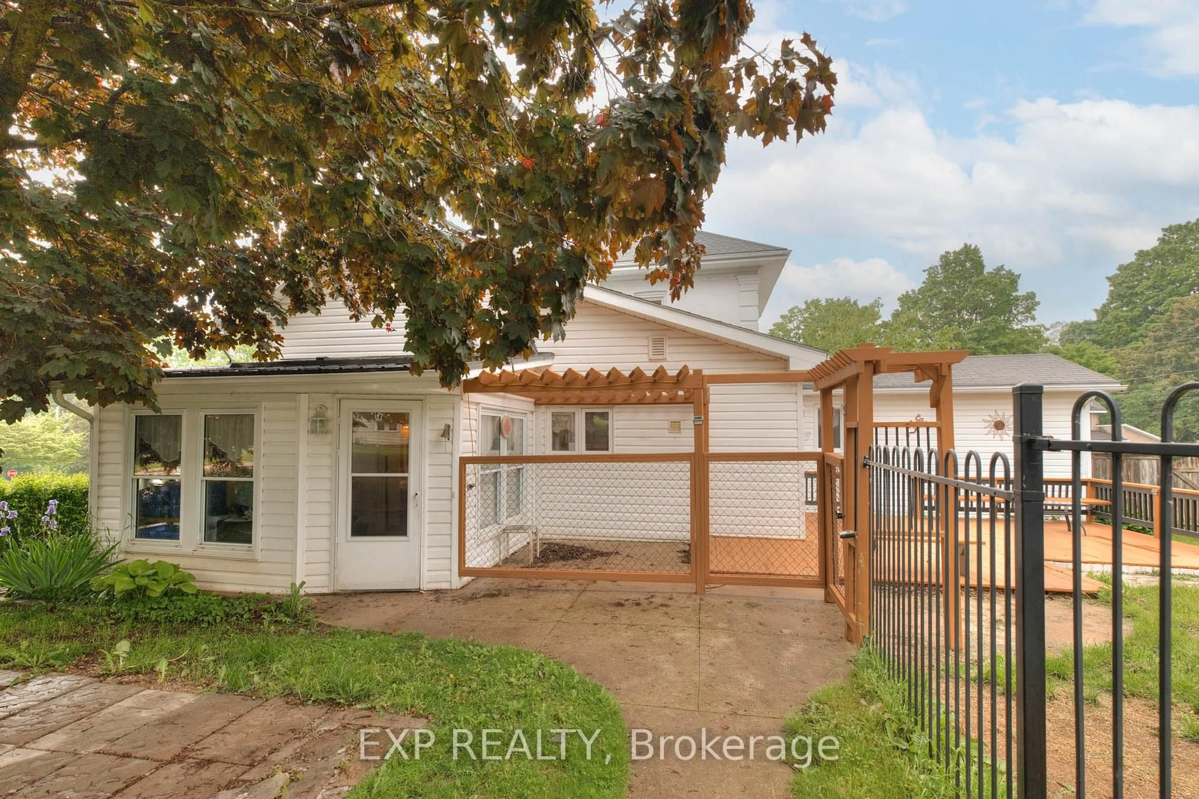 A pic from outside/outdoor area/front of a property/back of a property/a pic from drone, street for 181 Shuter St St, North Huron Ontario N0G 2W0