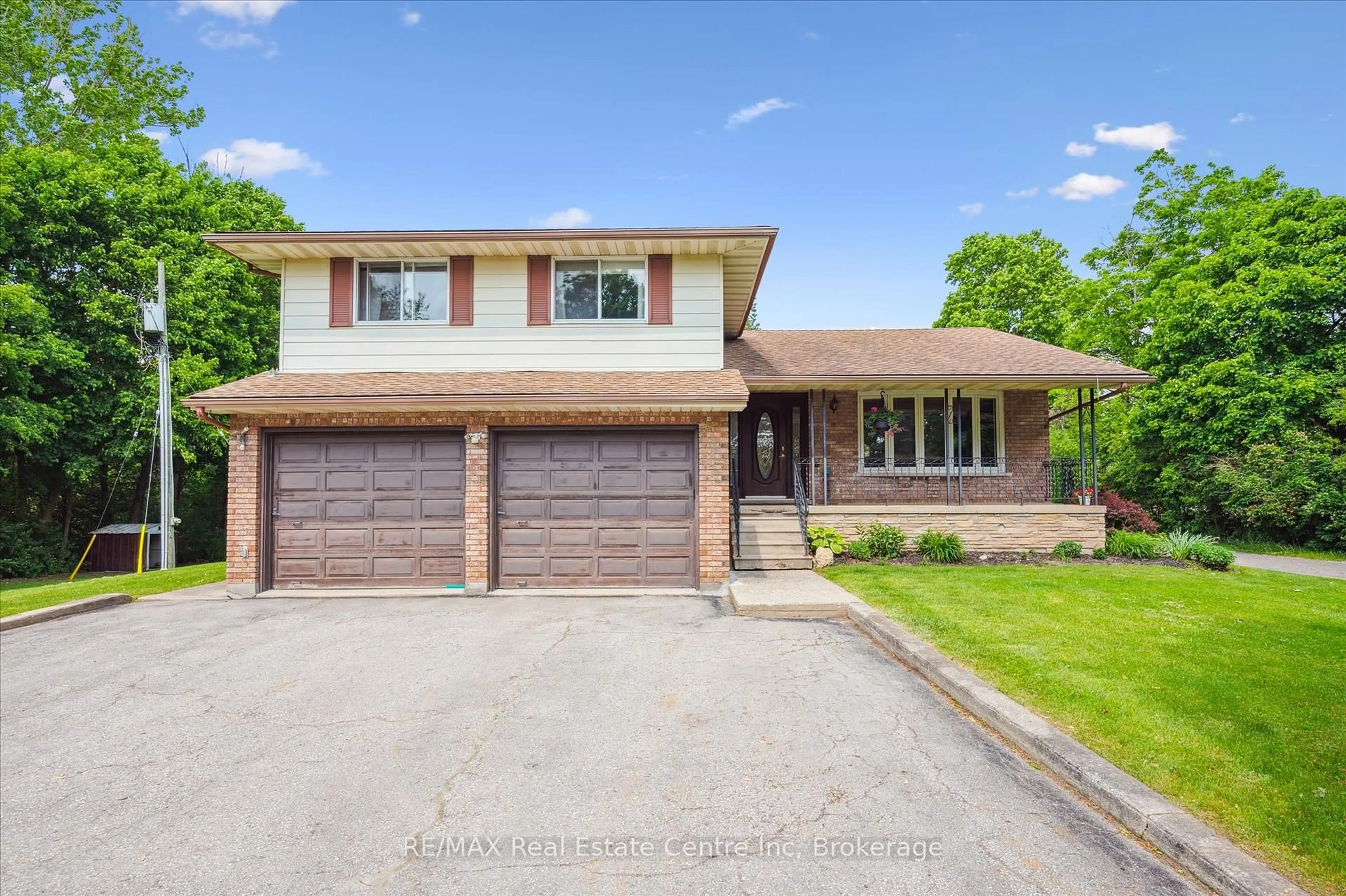 Home with brick exterior material, street for 4871 Wellington Road 29 Rd, Guelph/Eramosa Ontario N1H 6H8