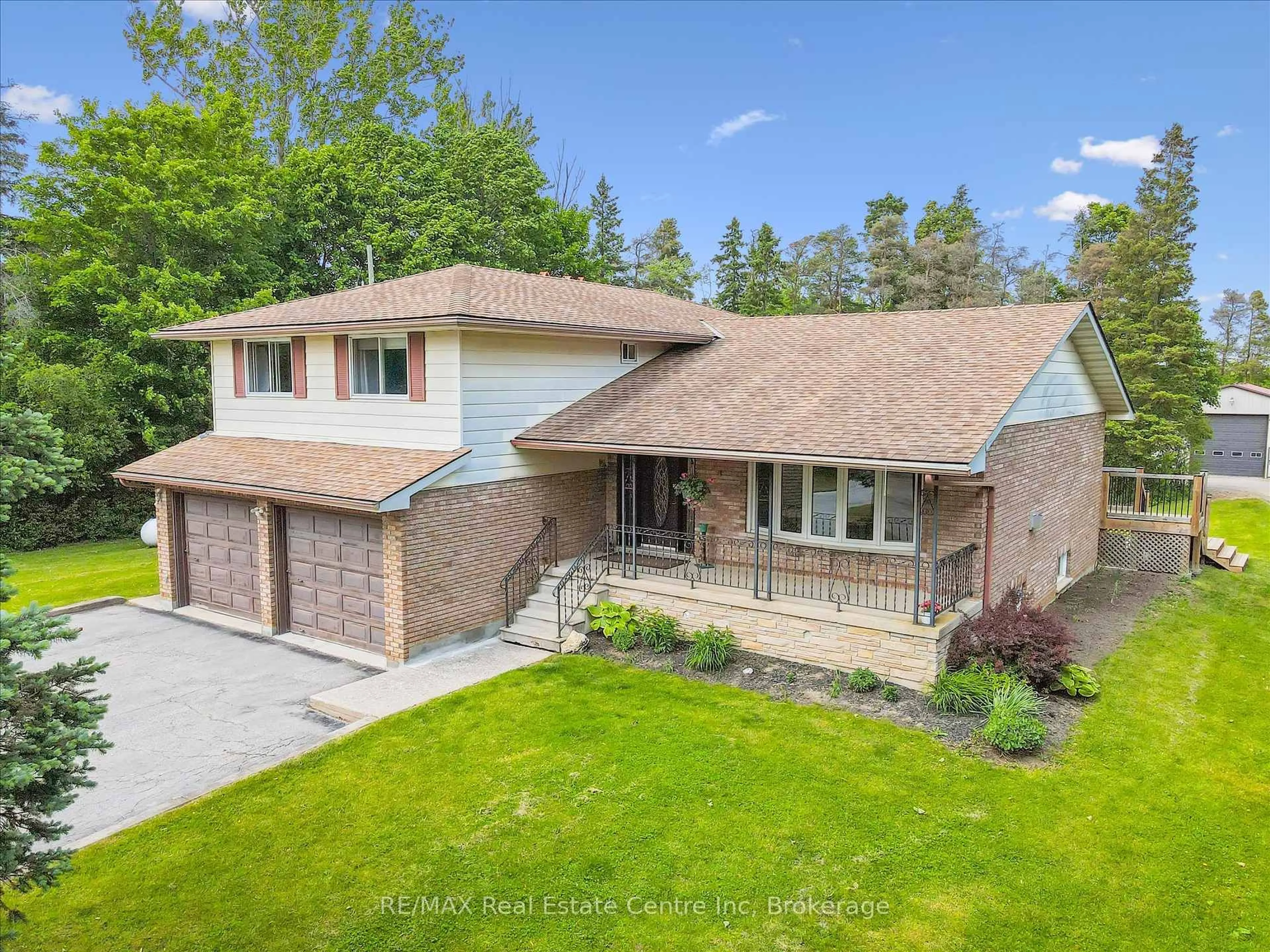A pic from outside/outdoor area/front of a property/back of a property/a pic from drone, street for 4871 Wellington Road 29 Rd, Guelph/Eramosa Ontario N1H 6H8