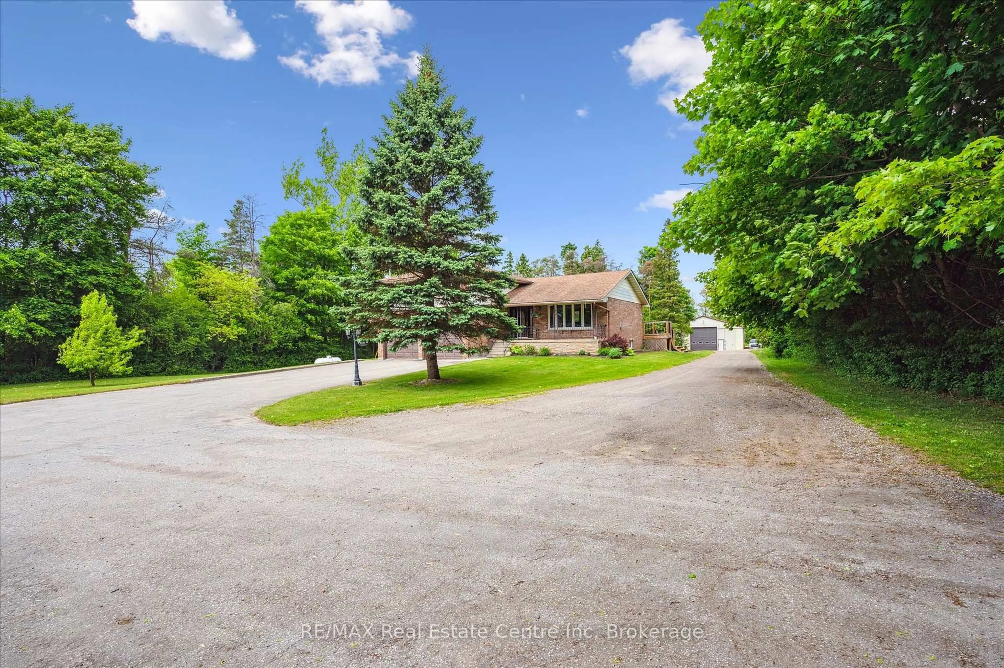 A pic from outside/outdoor area/front of a property/back of a property/a pic from drone, unknown for 4871 Wellington Road 29 Rd, Guelph/Eramosa Ontario N1H 6H8