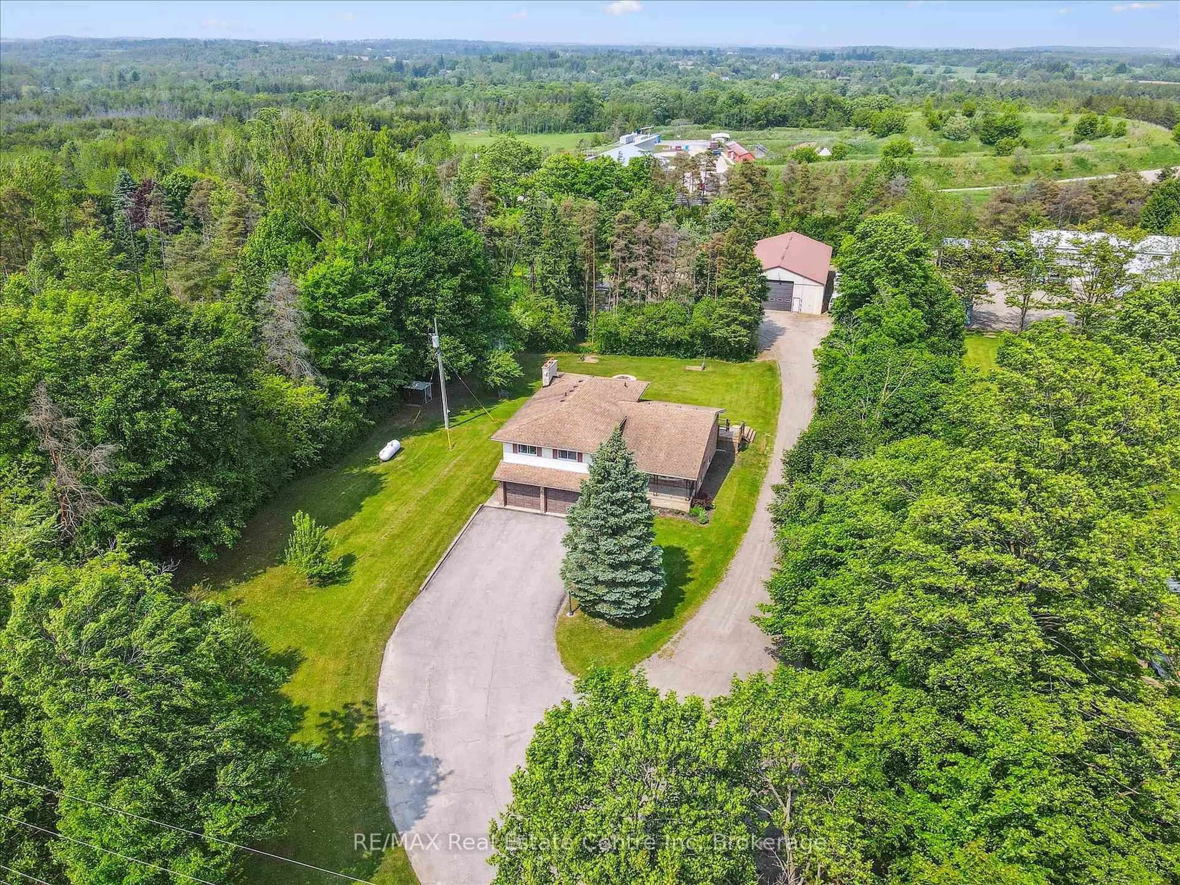 A pic from outside/outdoor area/front of a property/back of a property/a pic from drone, water/lake/river/ocean view for 4871 Wellington Road 29 Rd, Guelph/Eramosa Ontario N1H 6H8