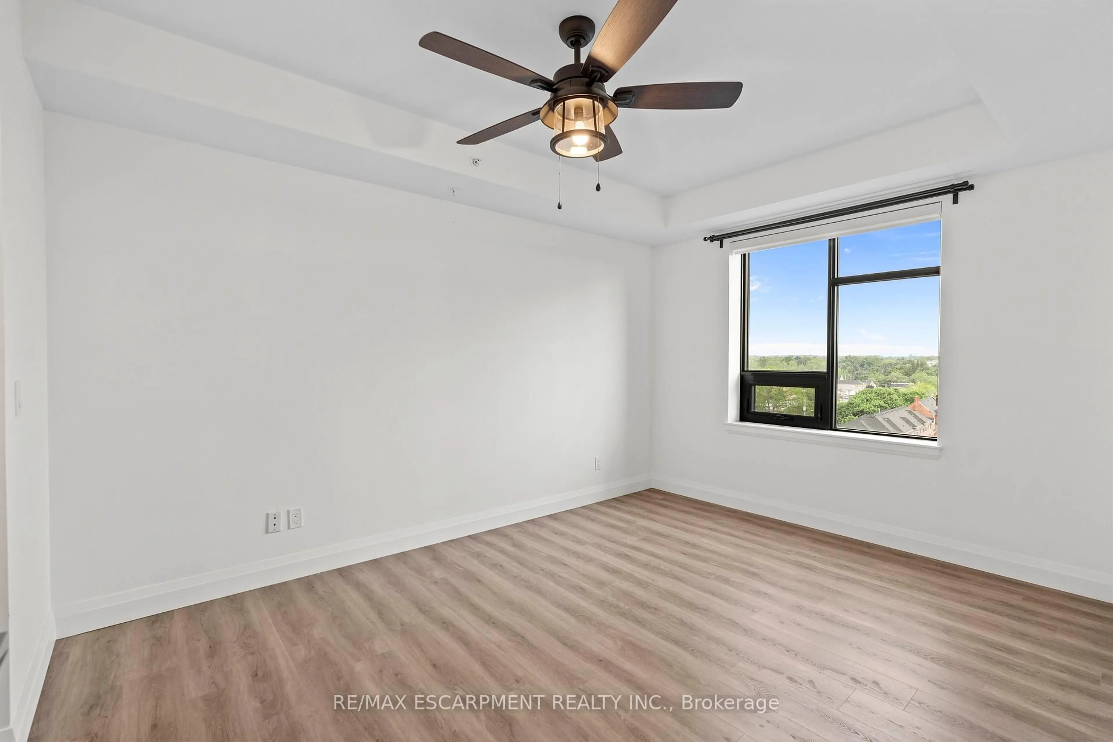 A pic of a room for 30 Hamilton St #703, Hamilton Ontario L8B 1V8