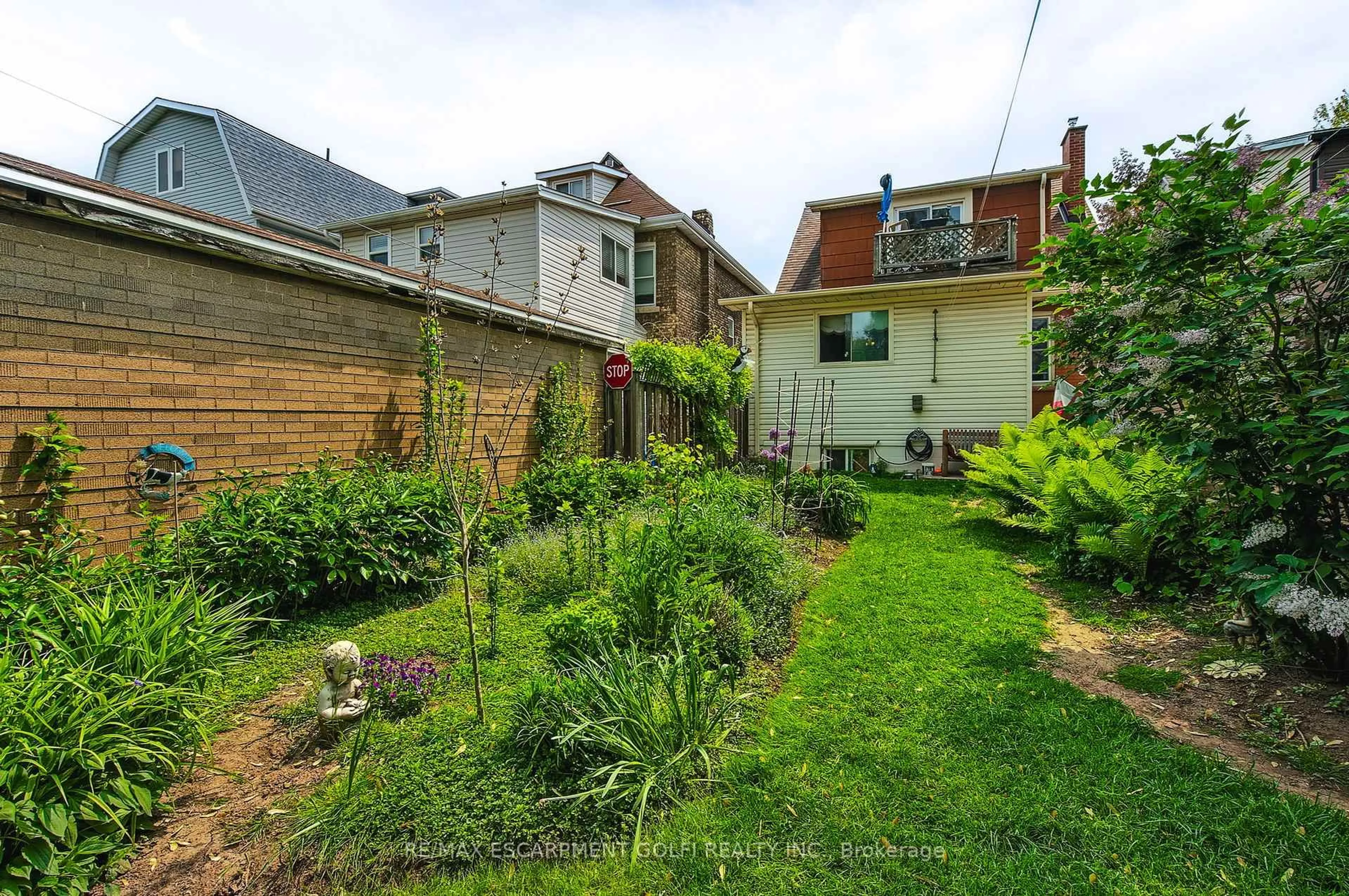 Unknown for 184 Rosslyn Ave, Hamilton Ontario L8M 3J5