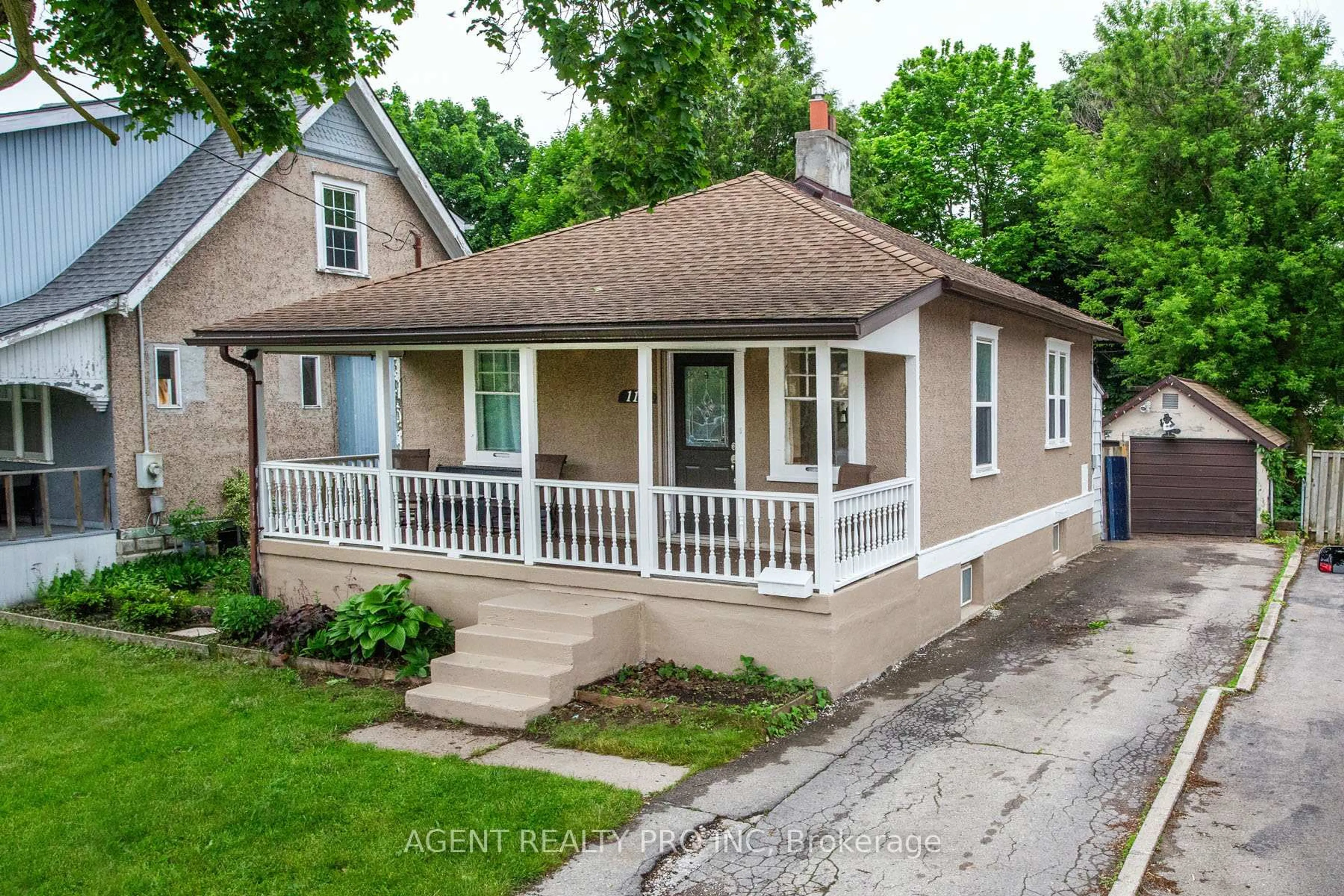 Home with vinyl exterior material, street for 115 East St, London East Ontario N5Z 2R7