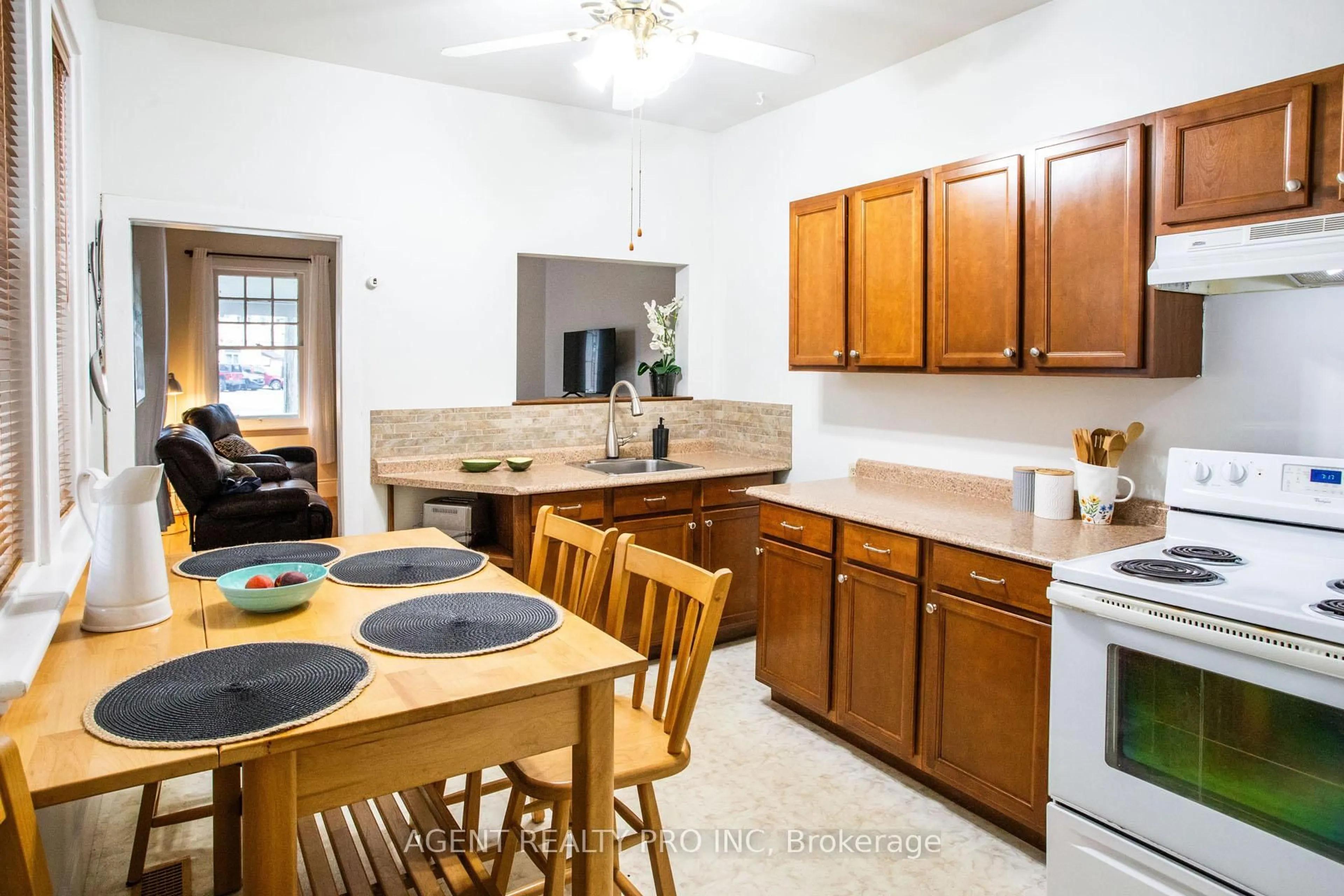 Standard kitchen, unknown for 115 East St, London East Ontario N5Z 2R7