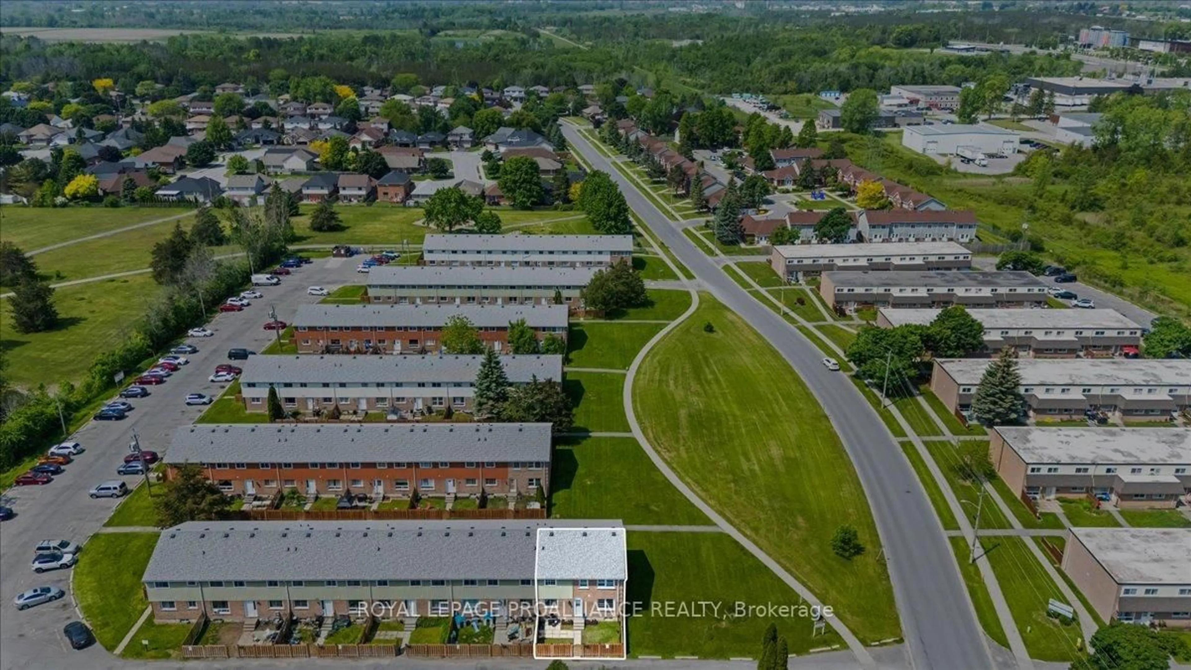 A pic from outside/outdoor area/front of a property/back of a property/a pic from drone, unknown for 15 Tracey Park Dr #12, Belleville Ontario K8P 4R4