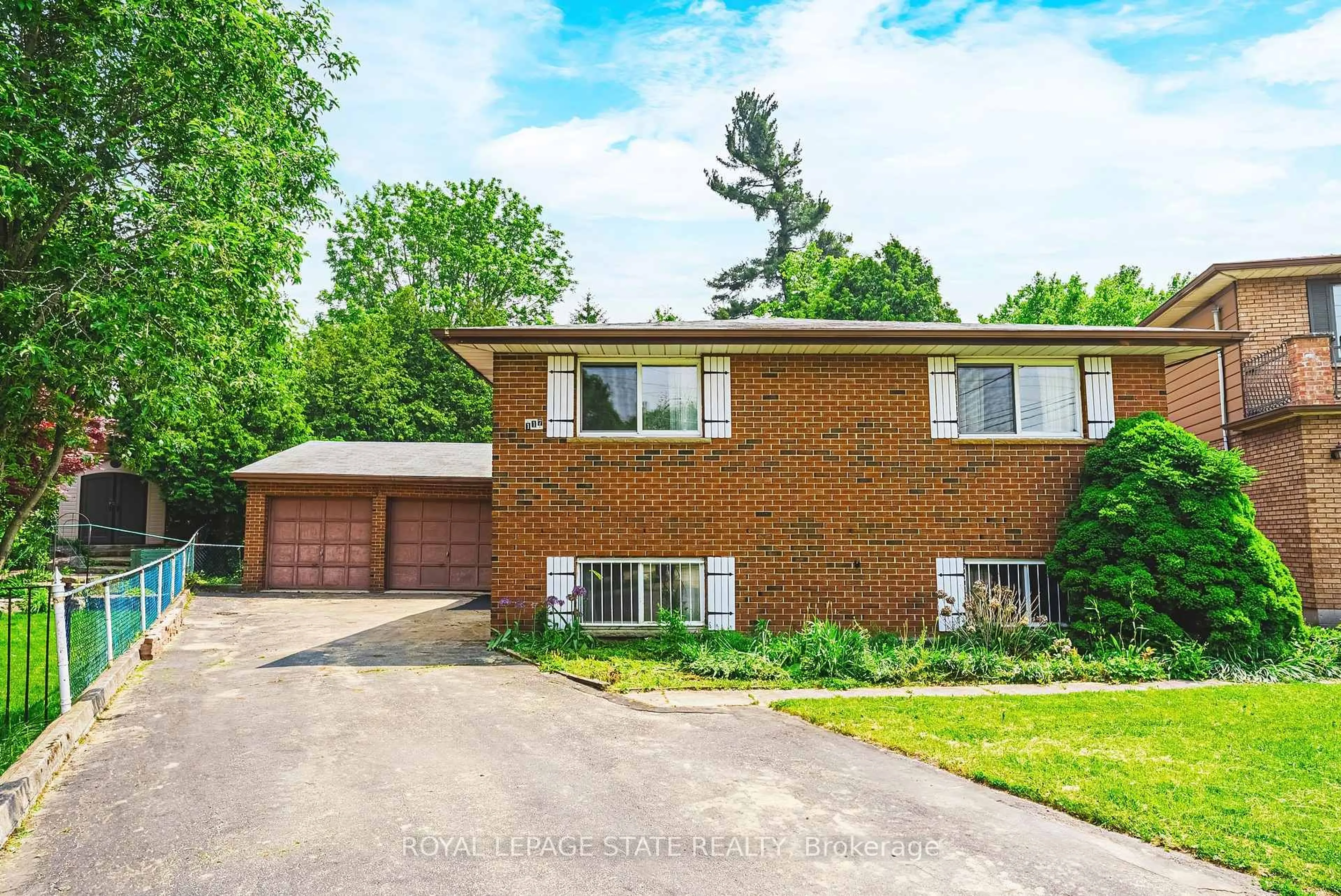 Home with brick exterior material, street for 117 Iona Ave, Hamilton Ontario L8S 2L8