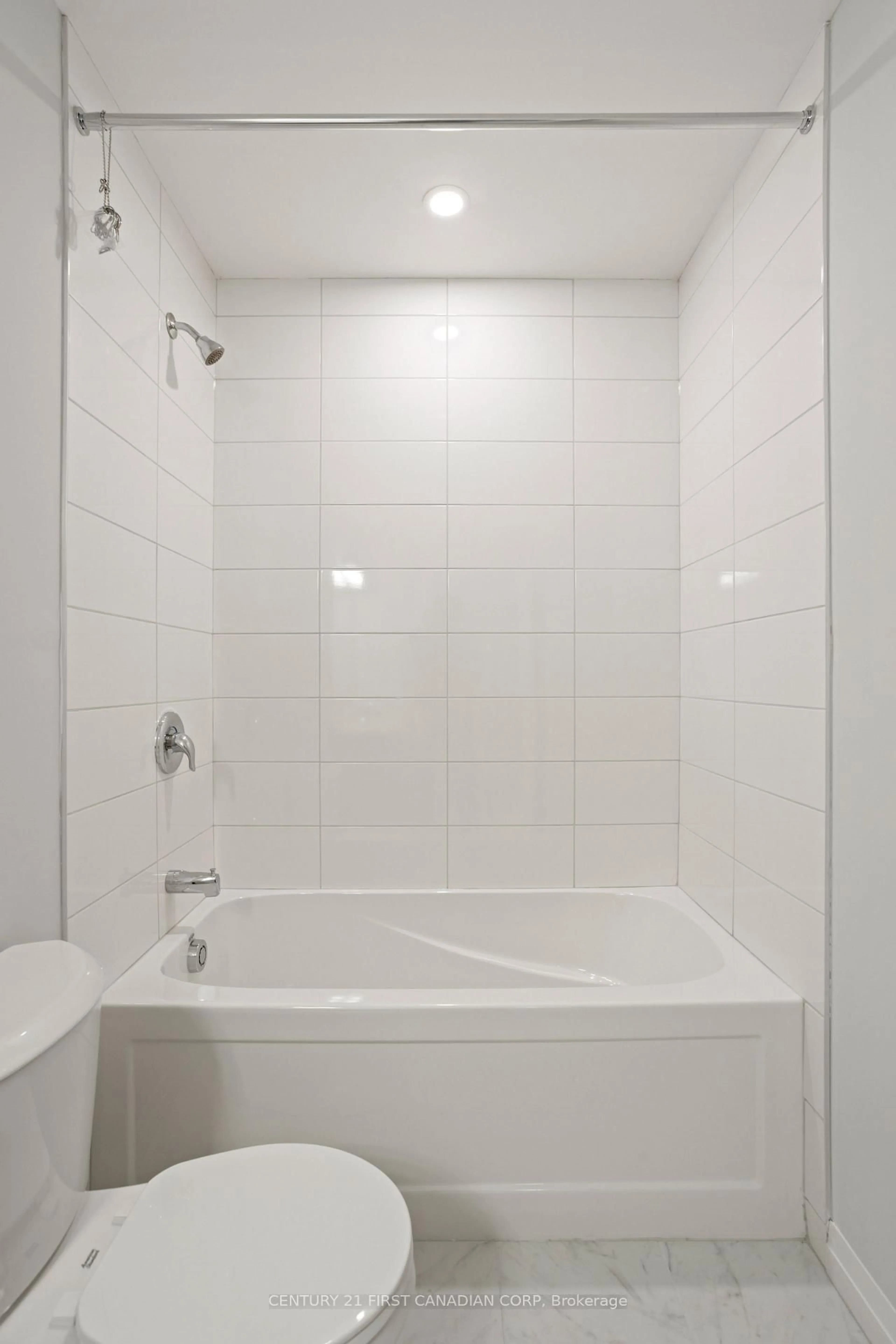 Standard bathroom, ceramic/tile floor for 6981 Heathwoods Ave, London South Ontario N6P 1H3