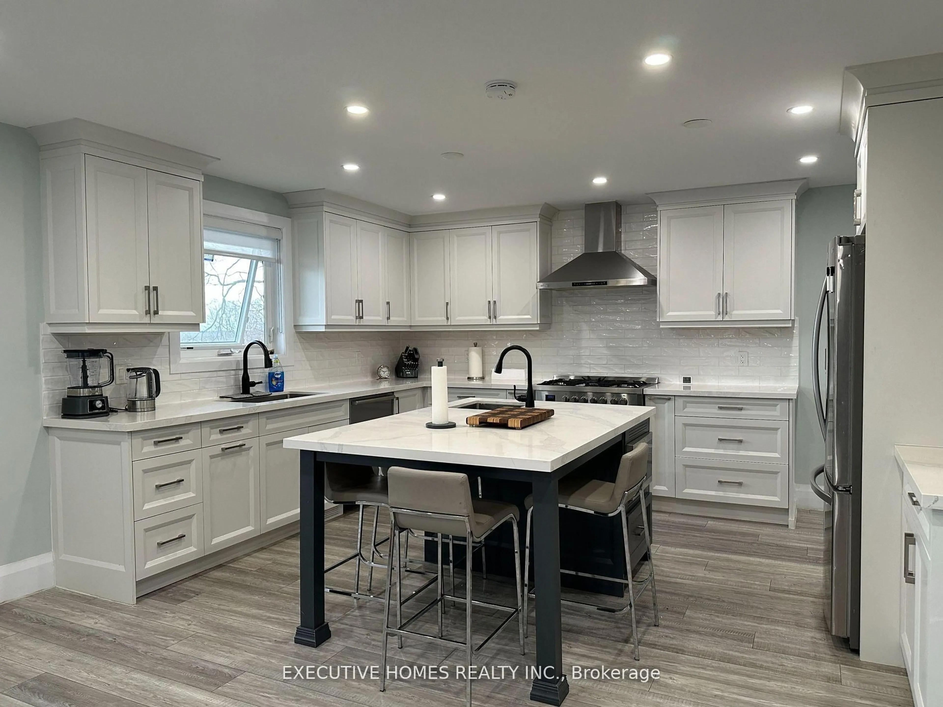 Contemporary kitchen, unknown for 15 Westbrook Pl, Cambridge Ontario N3C 3J4