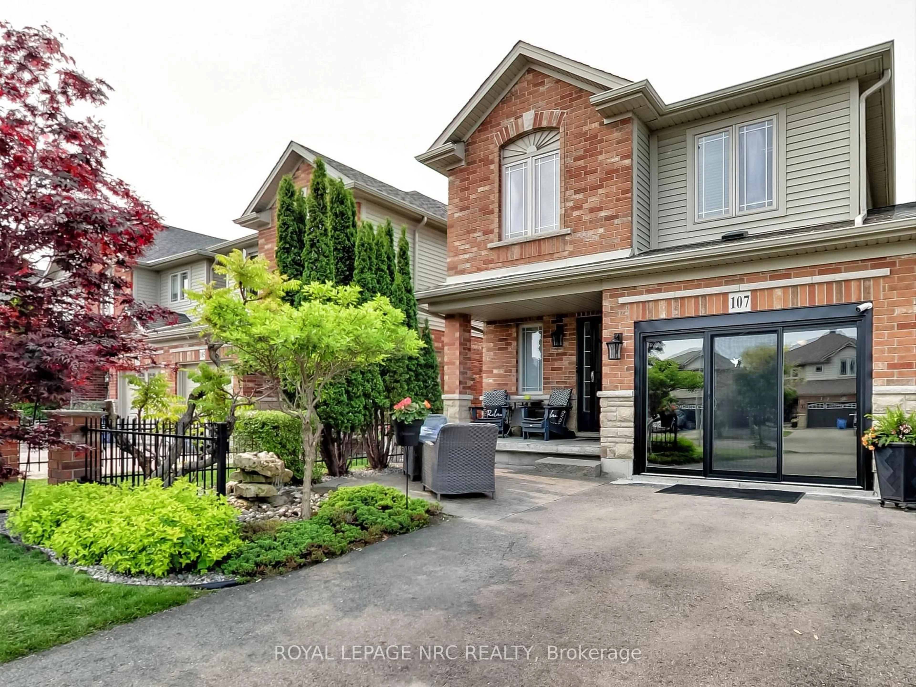 Home with brick exterior material, street for 107 Sumner Cres, Grimsby Ontario L3M 0B4