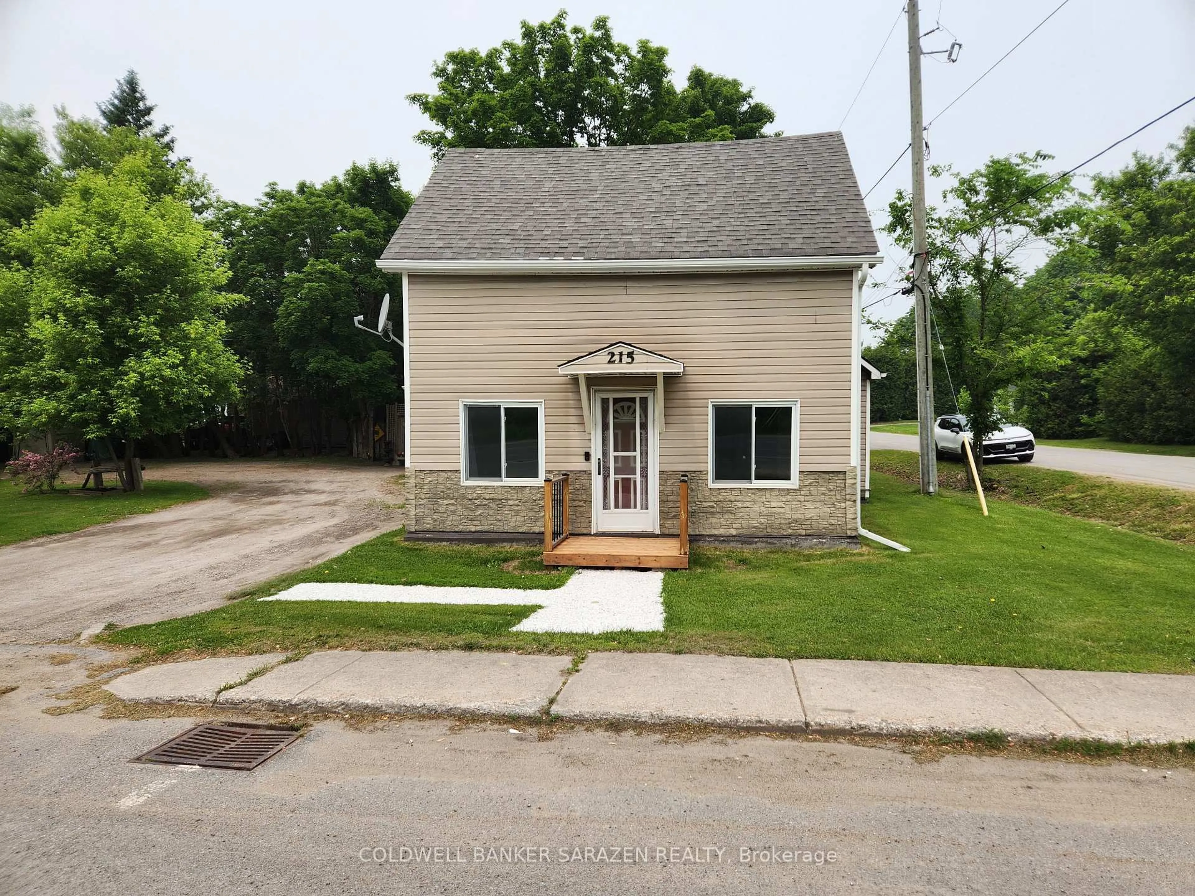 A pic from outside/outdoor area/front of a property/back of a property/a pic from drone, street for 215 Division St, McNab/Braeside Ontario K7S 3C7