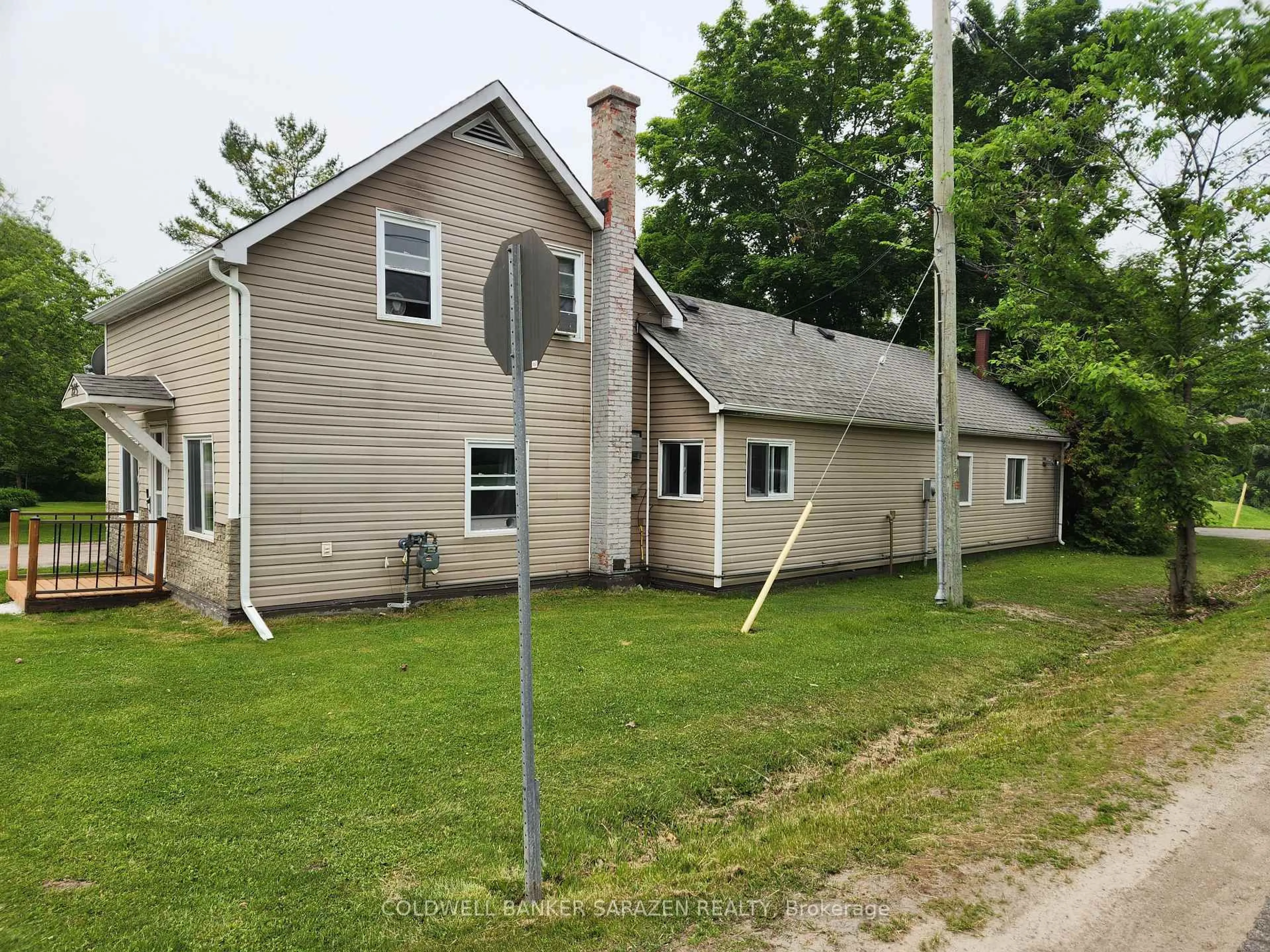 Home with vinyl exterior material, street for 215 Division St, McNab/Braeside Ontario K7S 3C7