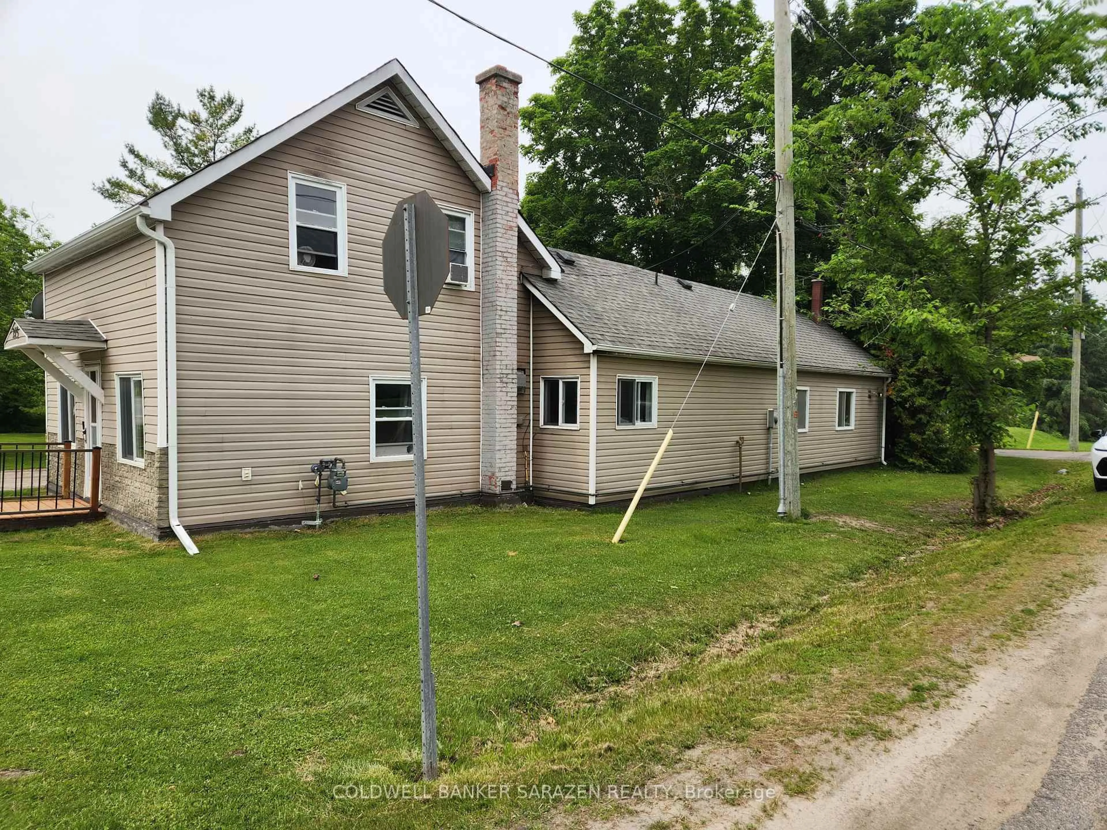 A pic from outside/outdoor area/front of a property/back of a property/a pic from drone, street for 215 Division St, McNab/Braeside Ontario K7S 3C7