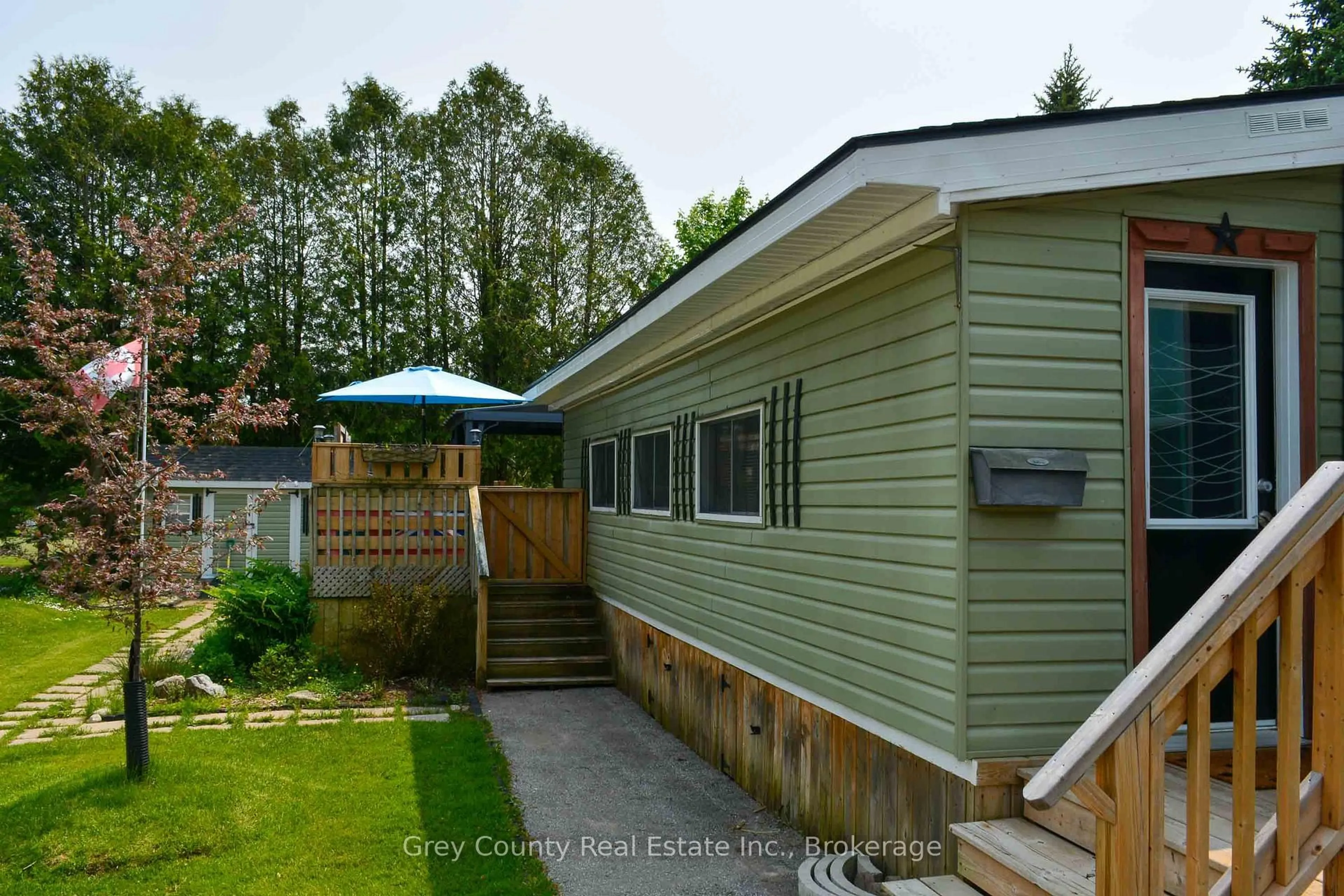 Home with vinyl exterior material, street for 79 Sussex Sq, Georgian Bluffs Ontario N4K 5N5
