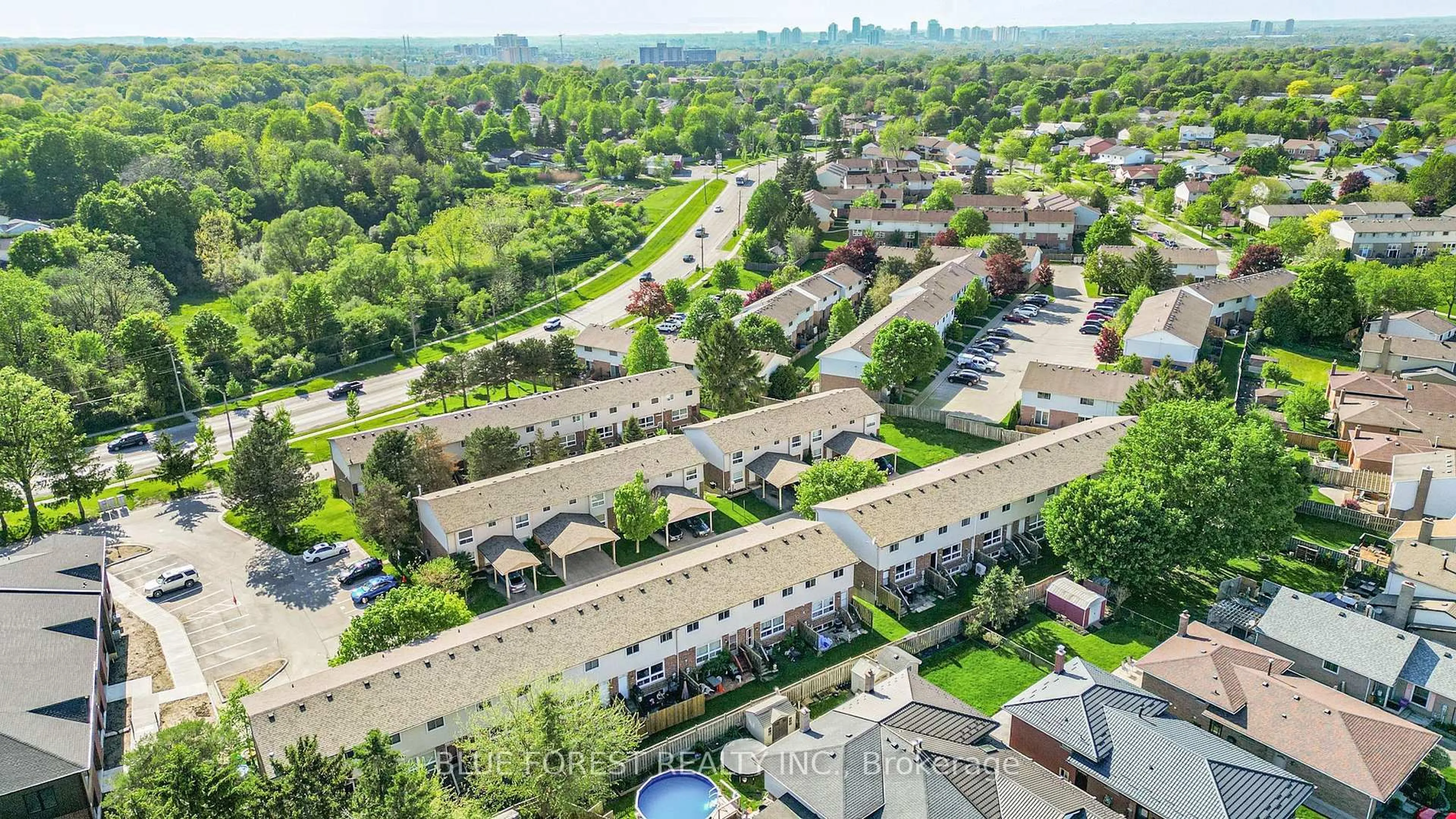 A pic from outside/outdoor area/front of a property/back of a property/a pic from drone, city buildings view from balcony for 450 Pond Mills Rd #15, London South Ontario N5Z 4X2