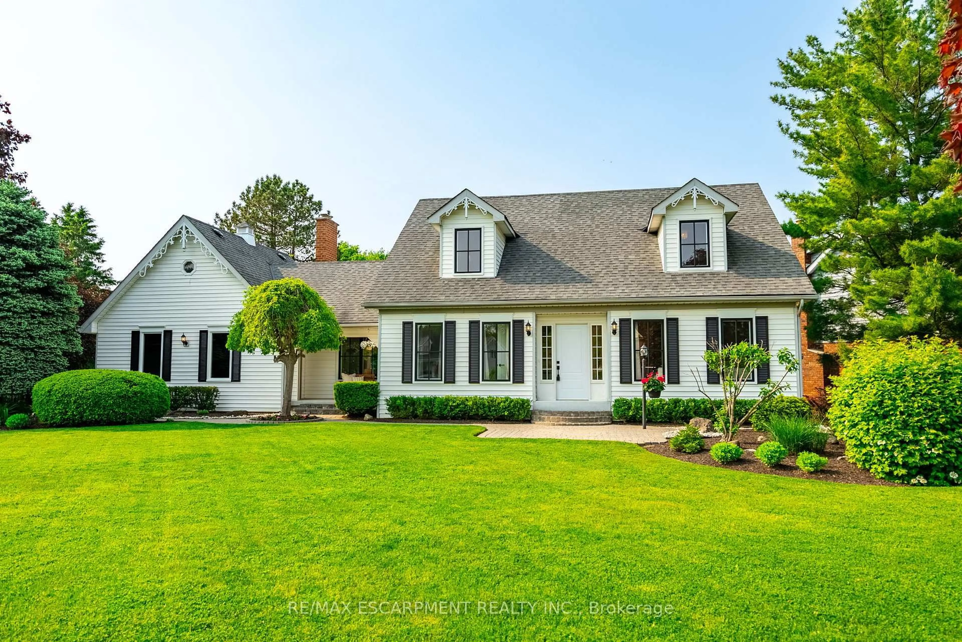 Home with vinyl exterior material, unknown for 21 Meander Clse, Hamilton Ontario L0R 1H1