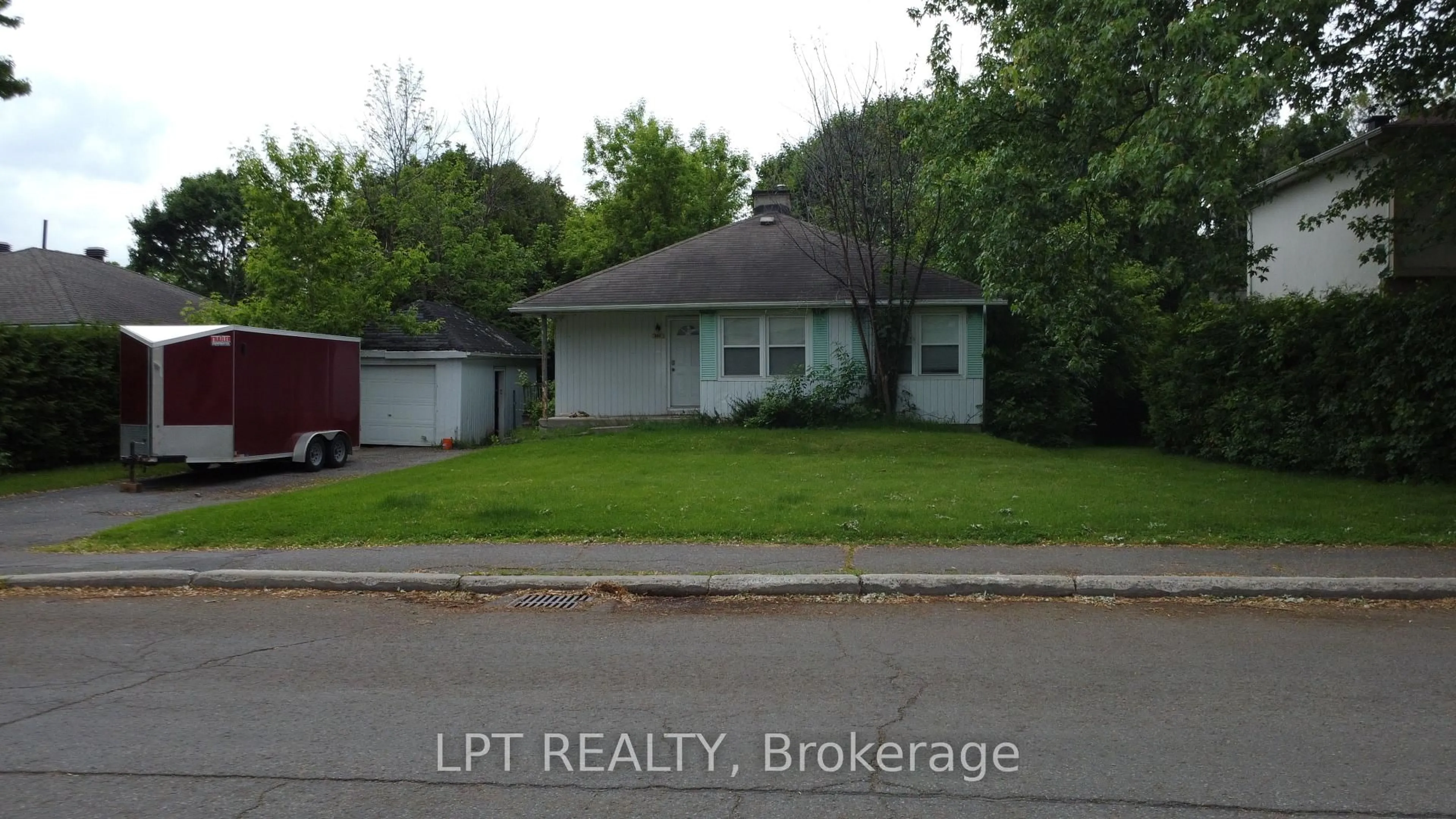 Blurry image for 868 Mountainview Ave, Ottawa Ontario K2B 5G2