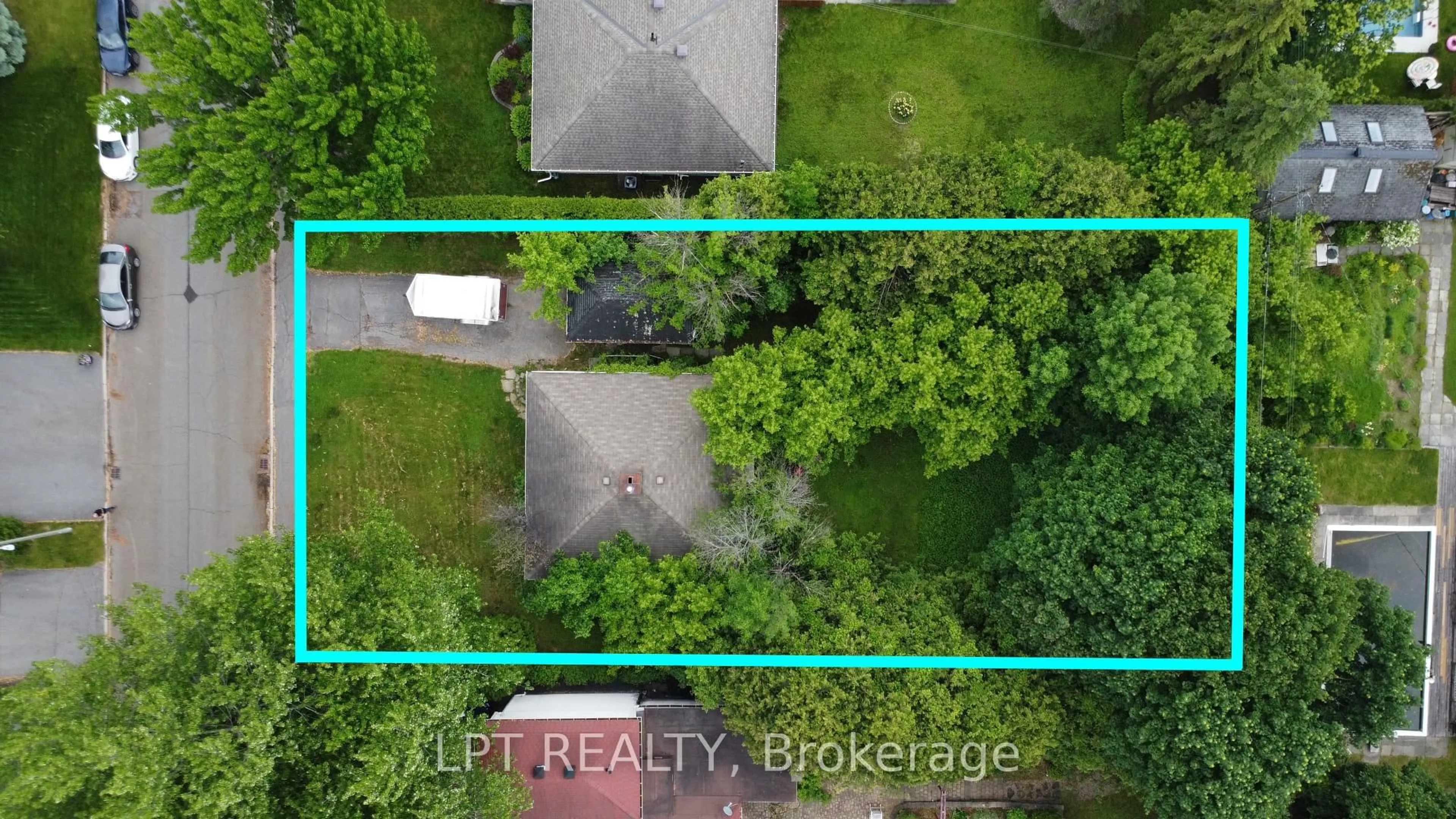 A pic from outside/outdoor area/front of a property/back of a property/a pic from drone, unknown for 868 Mountainview Ave, Ottawa Ontario K2B 5G2