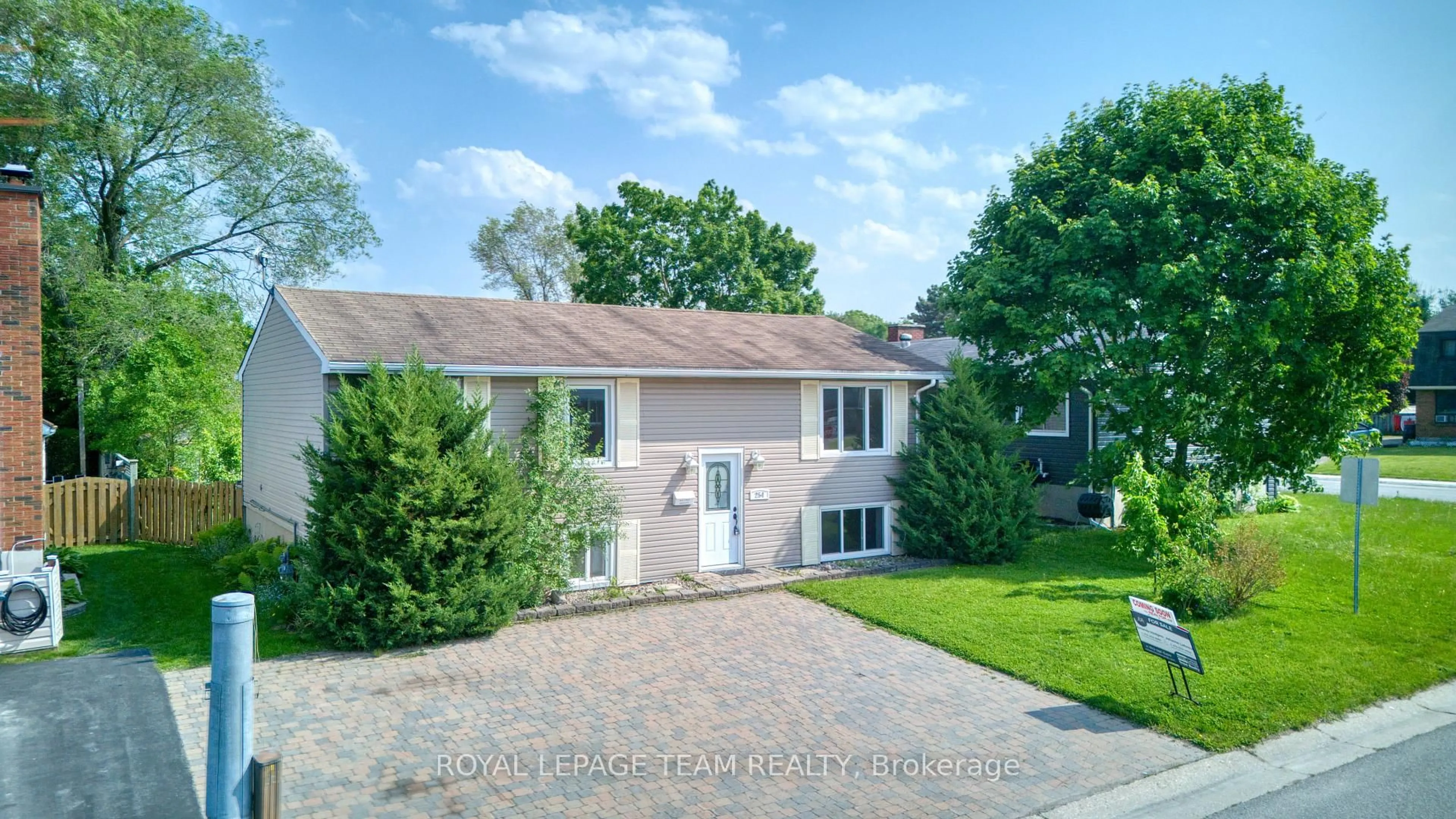 A pic from outside/outdoor area/front of a property/back of a property/a pic from drone, street for 254 Wilfred Cres, Arnprior Ontario K7S 2W9