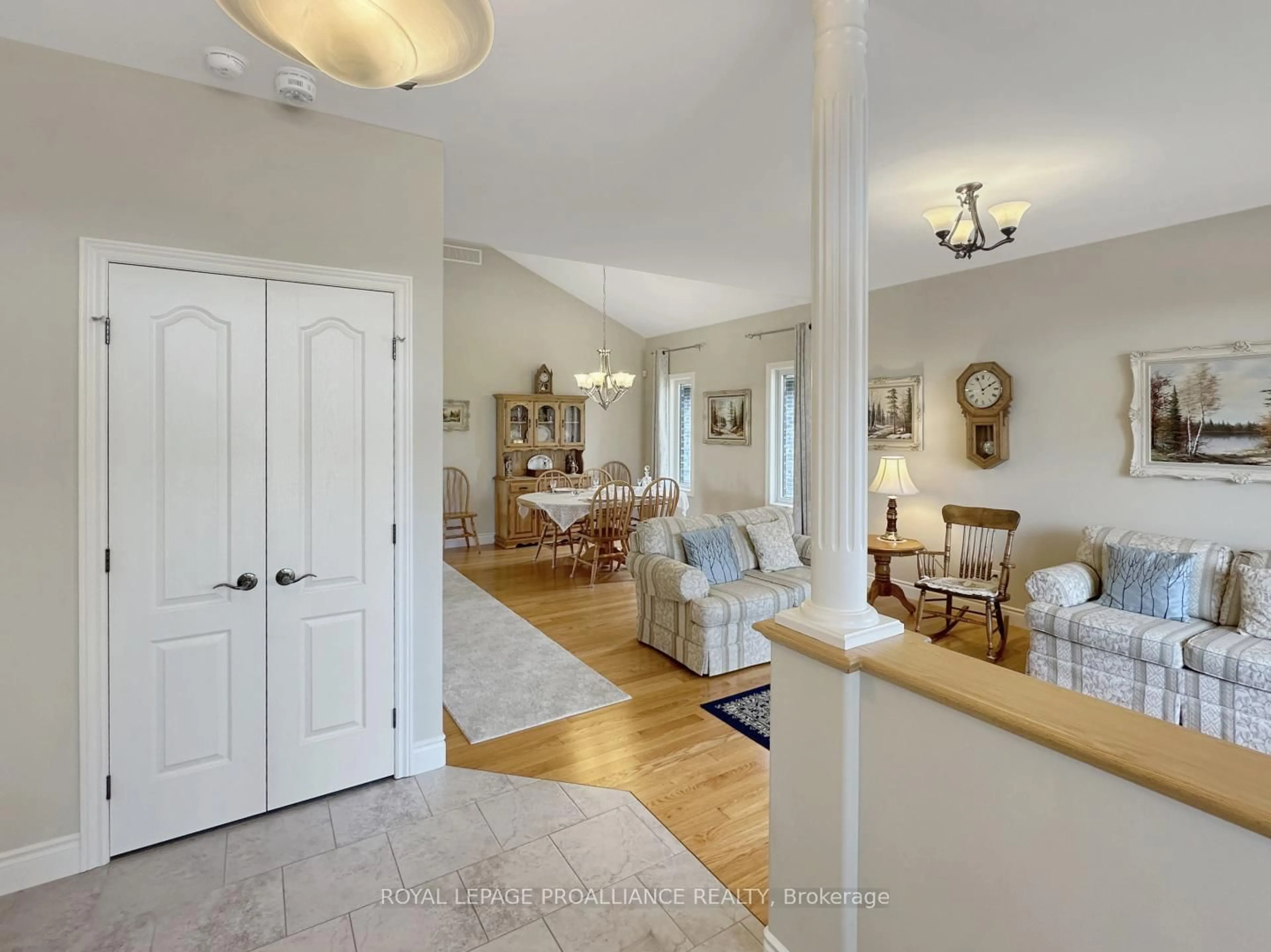 Indoor foyer for 50 Hampton Ridge Dr, Belleville Ontario K8N 0E5