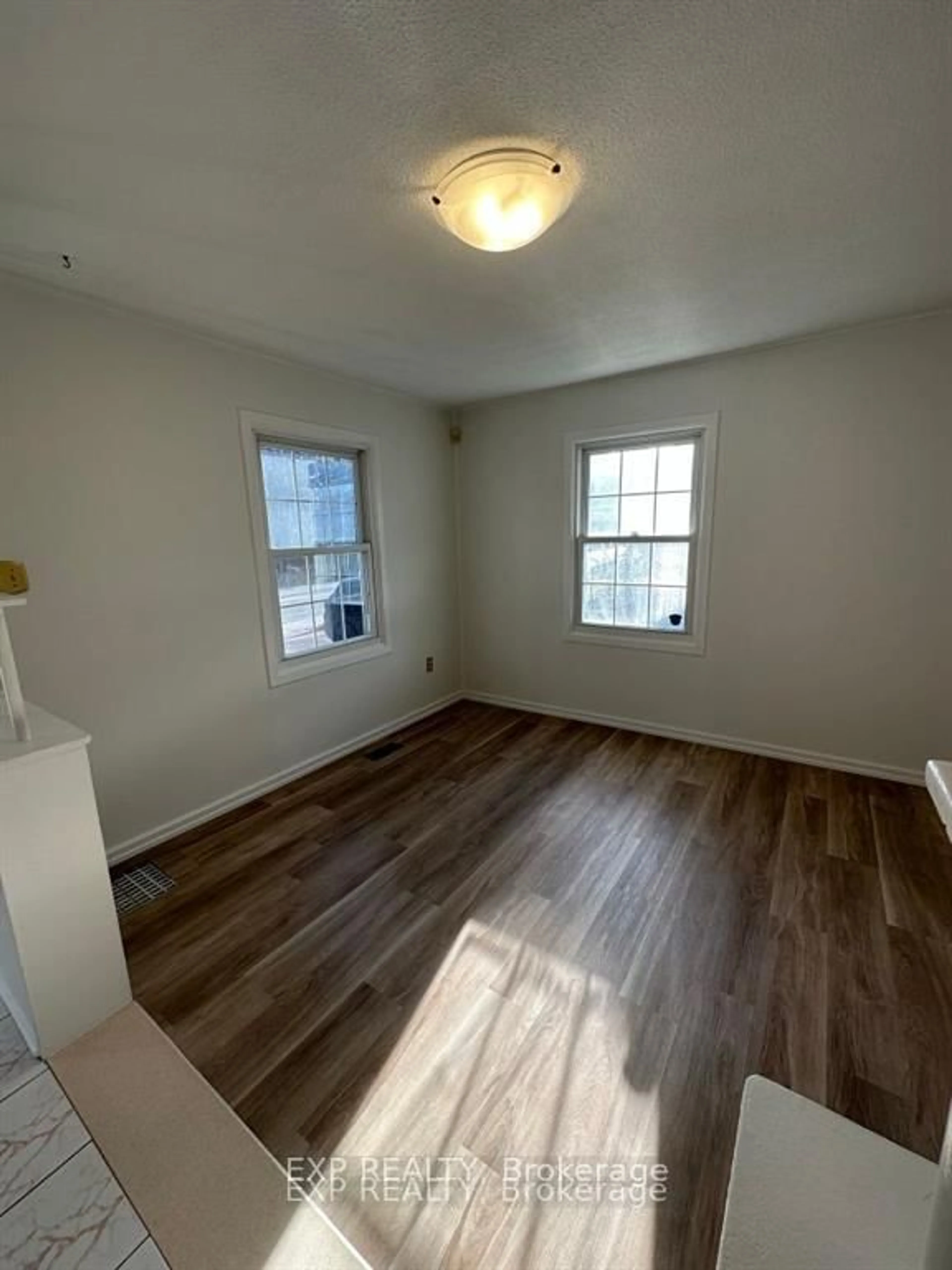 A pic of a room for 954 Fisher Ave, Ottawa Ontario K1Z 6P4