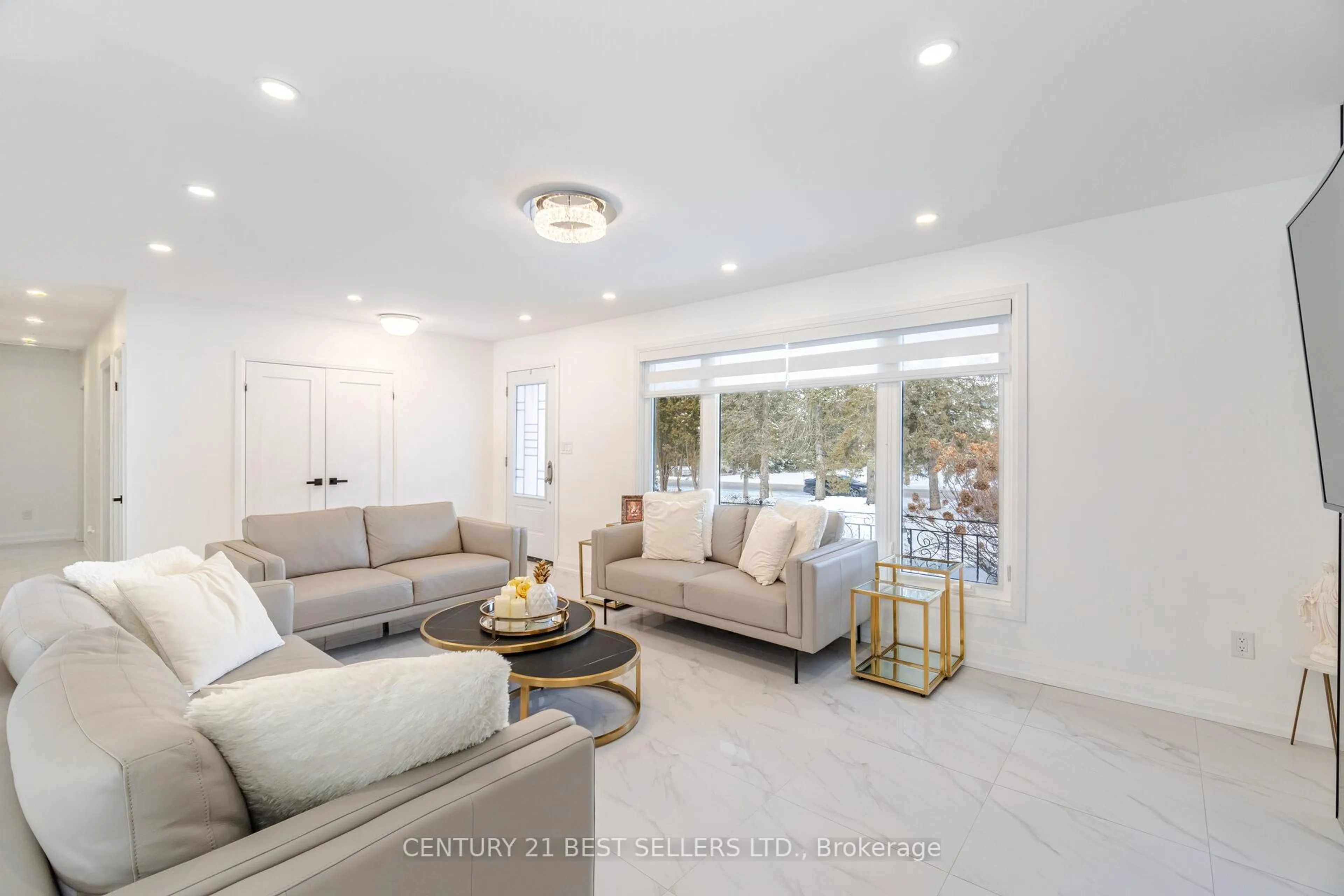 Living room with furniture, unknown for 3446 Governors Rd, Hamilton Ontario L0R 1T0
