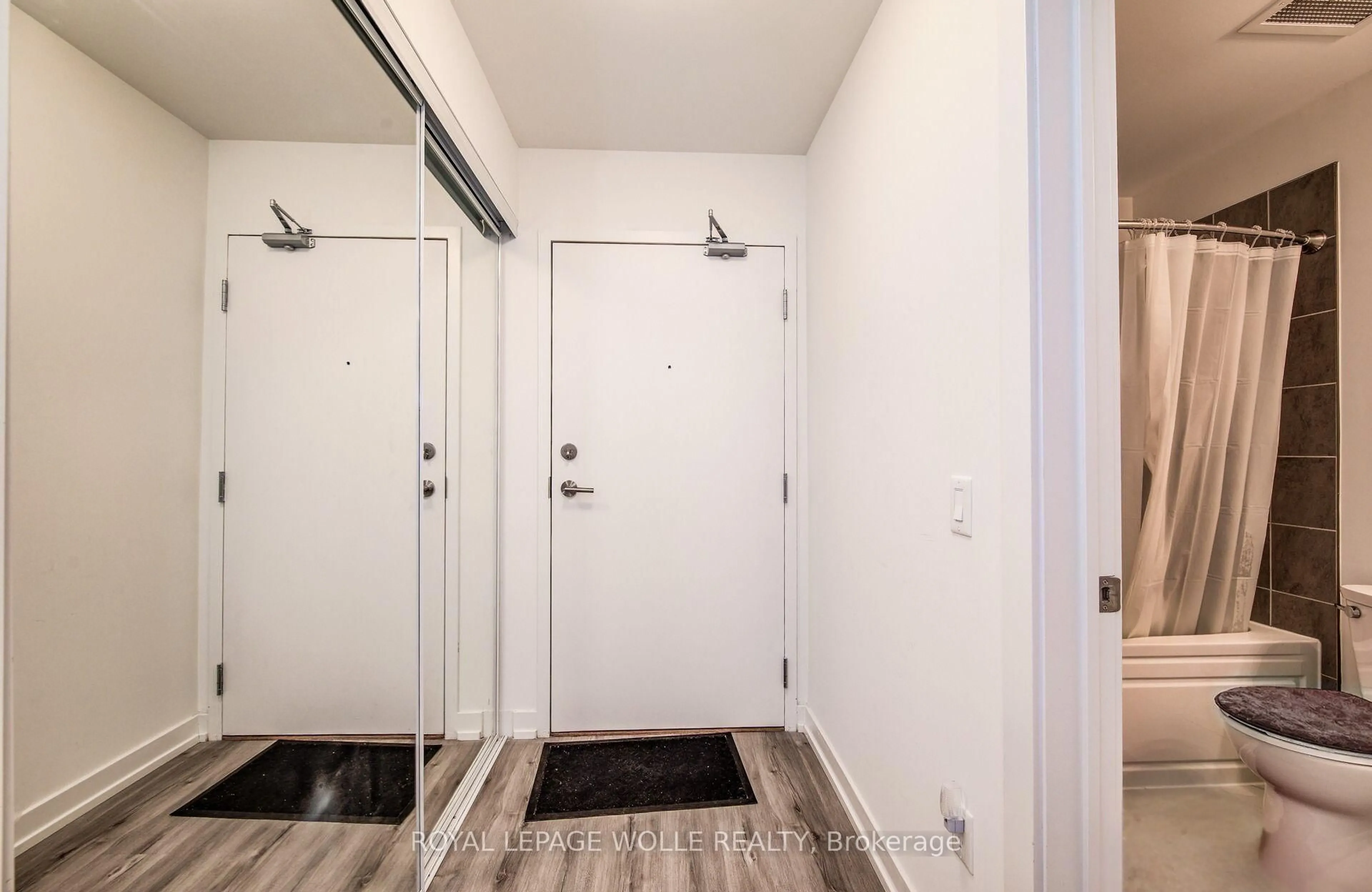 Indoor entryway for 247 Northfield Dr #309, Waterloo Ontario N2K 0H1
