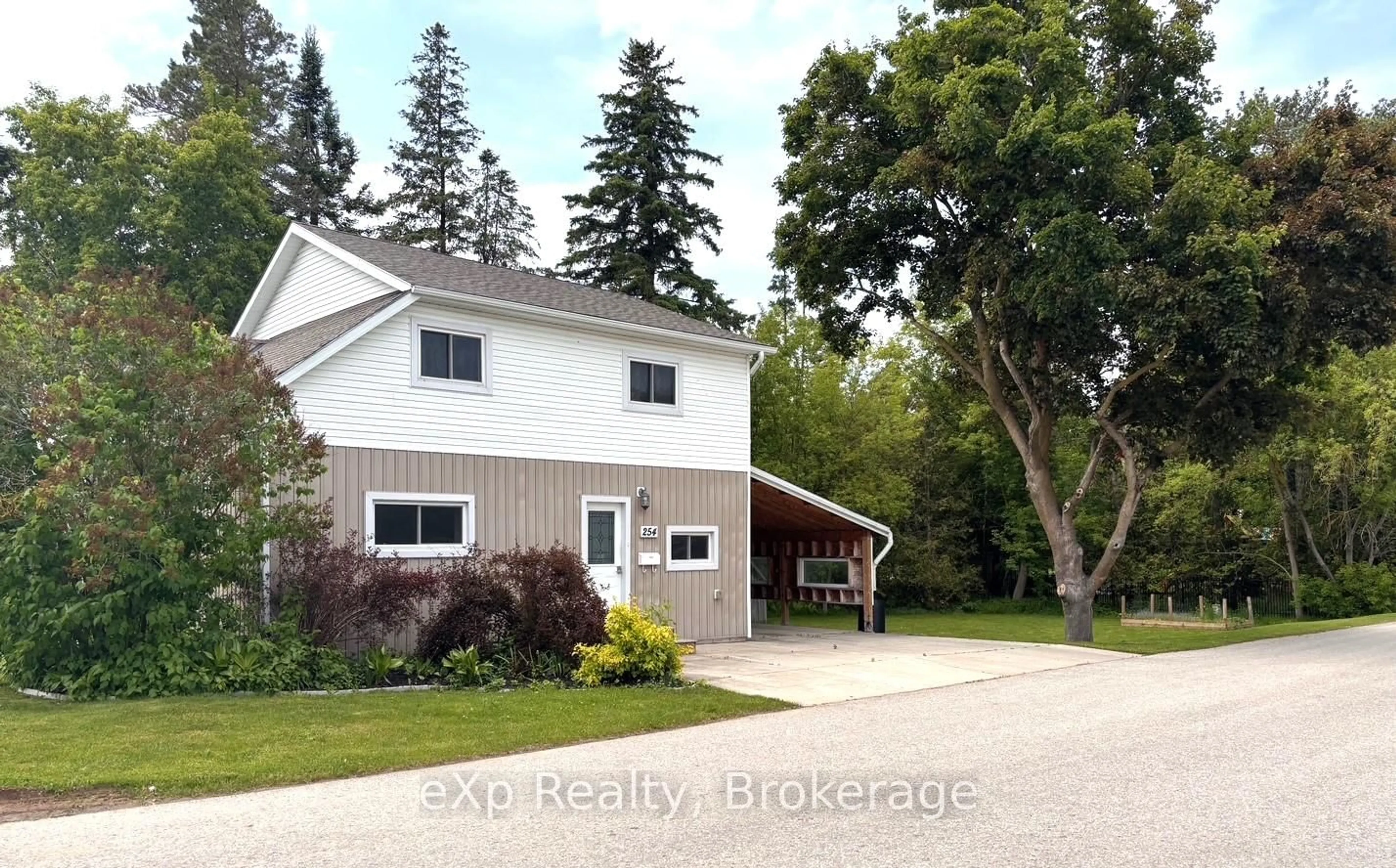 Unknown for 254 16th St, Hanover Ontario N4N 2A7