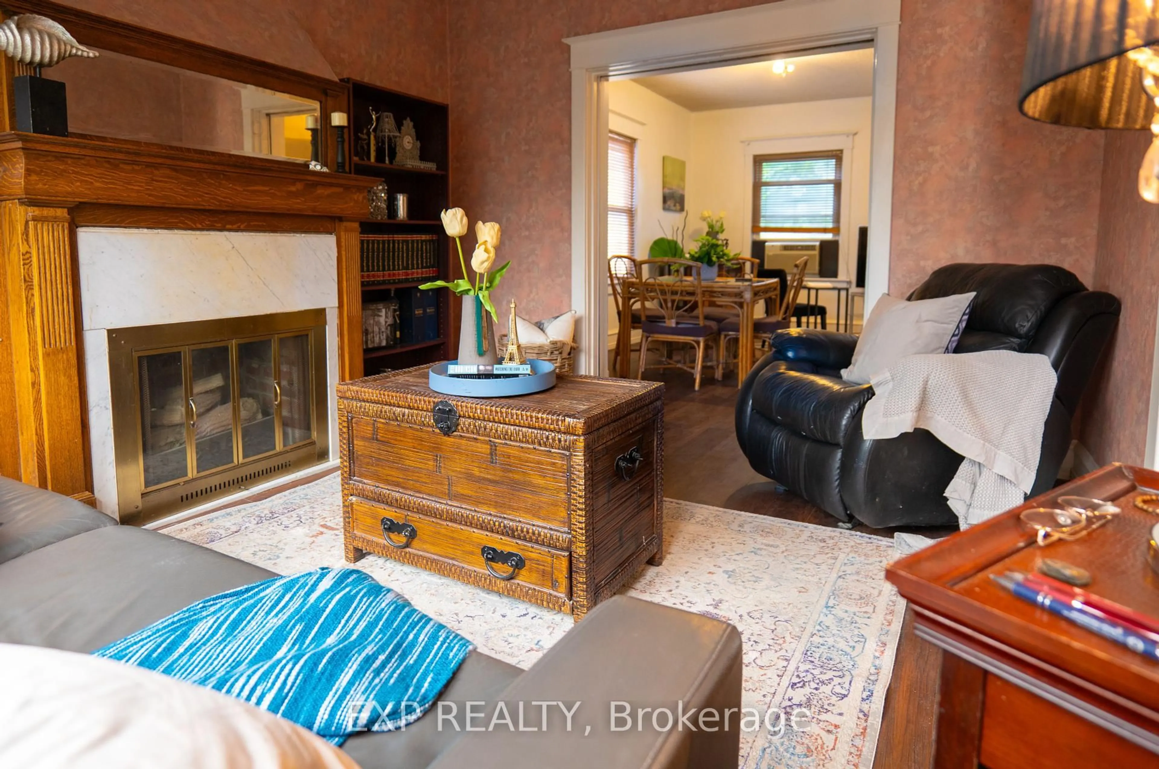 Living room with furniture, ceramic/tile floor for 111 Park Row, Hamilton Ontario L8H 4E5