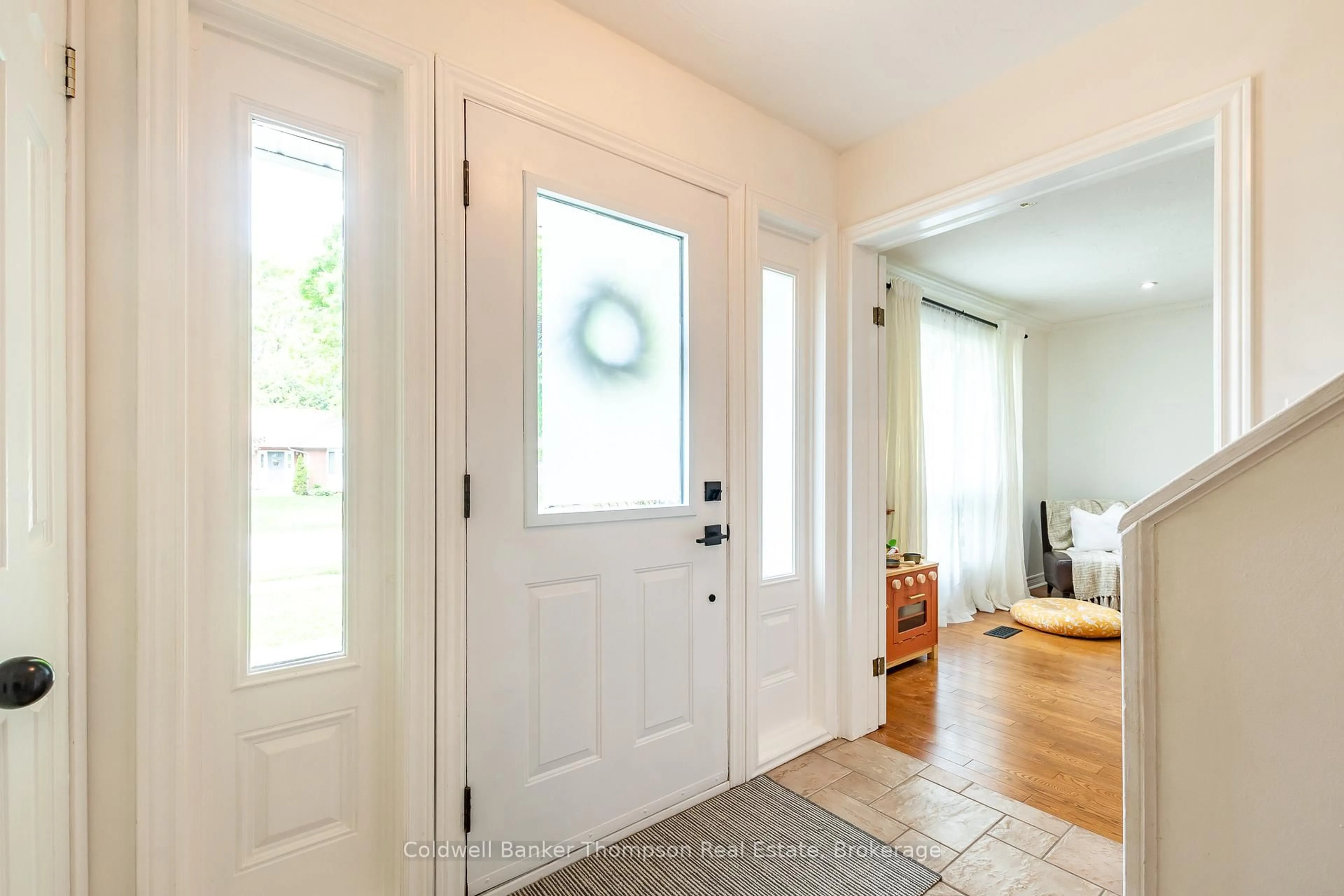 Indoor entryway for 18 Sadler Dr, Bracebridge Ontario P1L 1K5