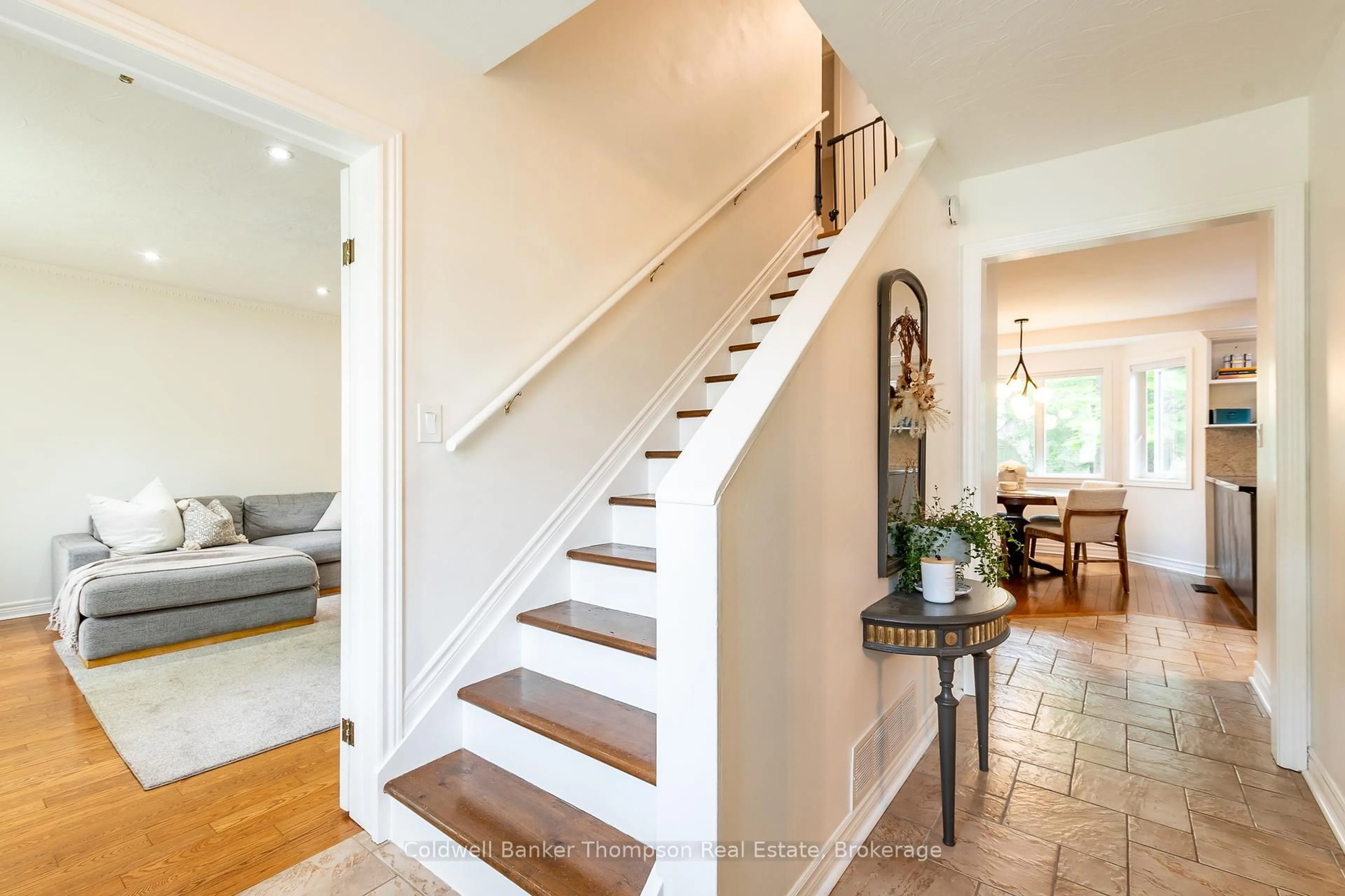 Indoor entryway for 18 Sadler Dr, Bracebridge Ontario P1L 1K5