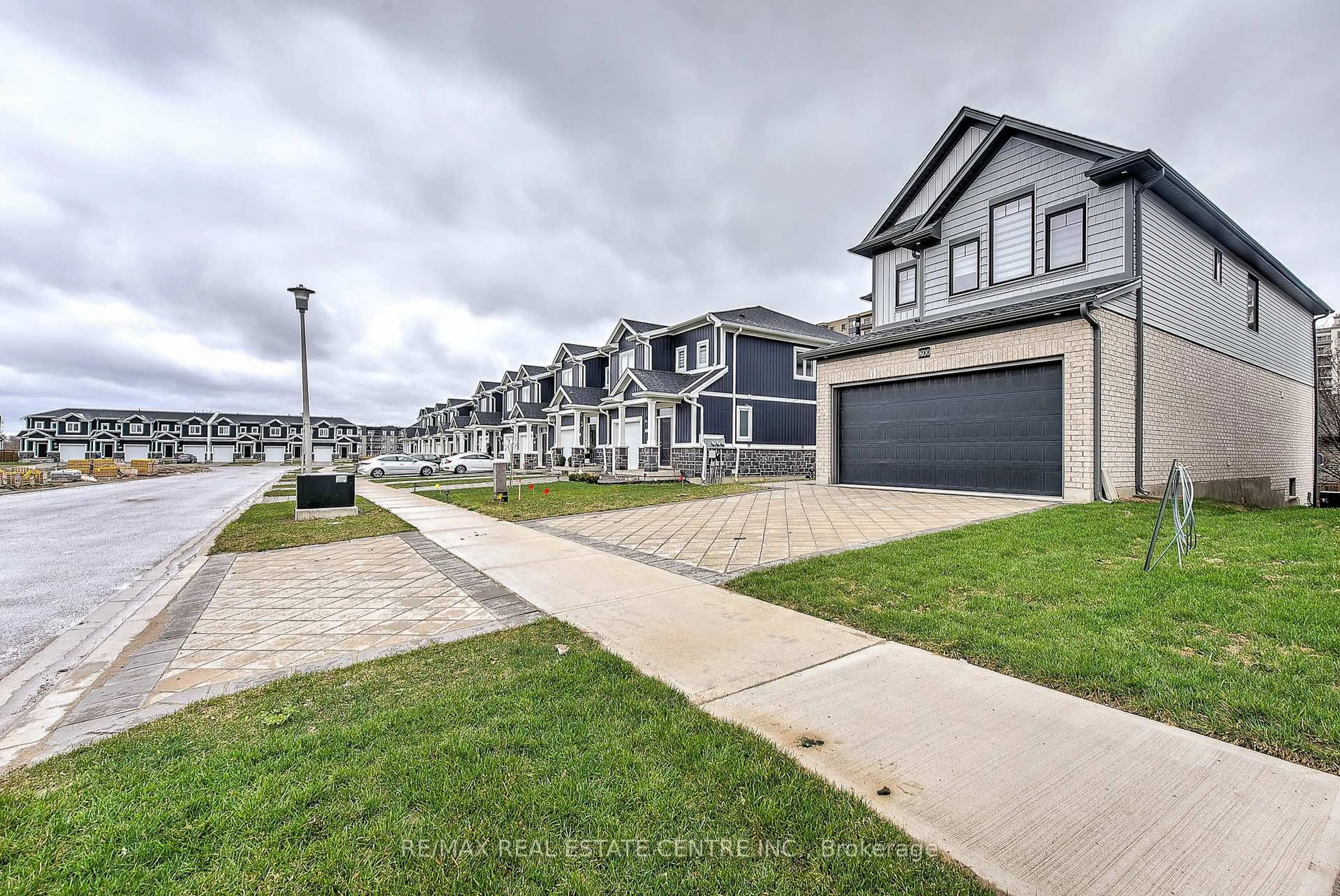 A pic from outside/outdoor area/front of a property/back of a property/a pic from drone, street for 1600 Noah Bend, London North Ontario N6G 0T2