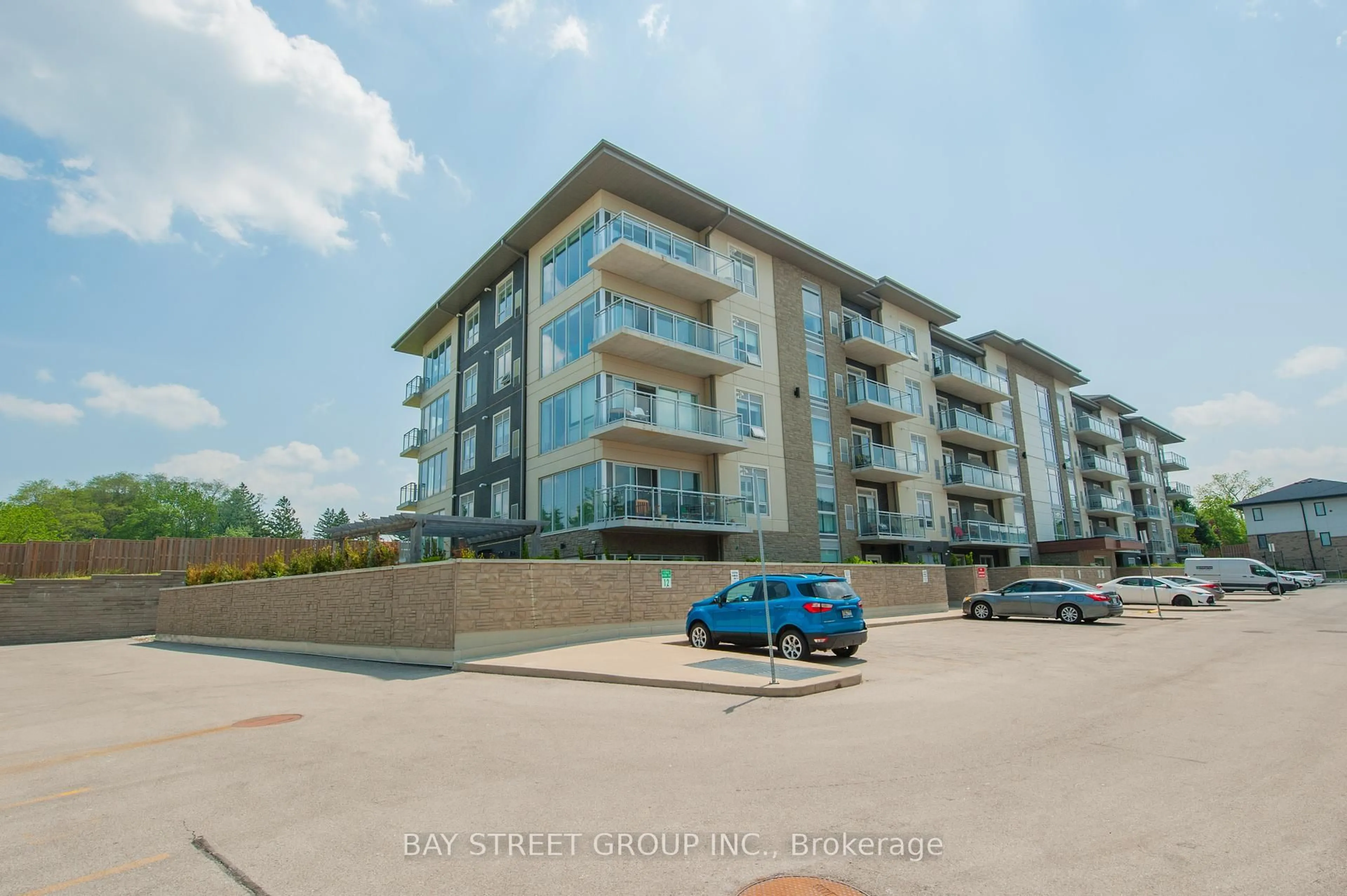Unknown for 16 Markle Cres, Hamilton Ontario L9G 0H4