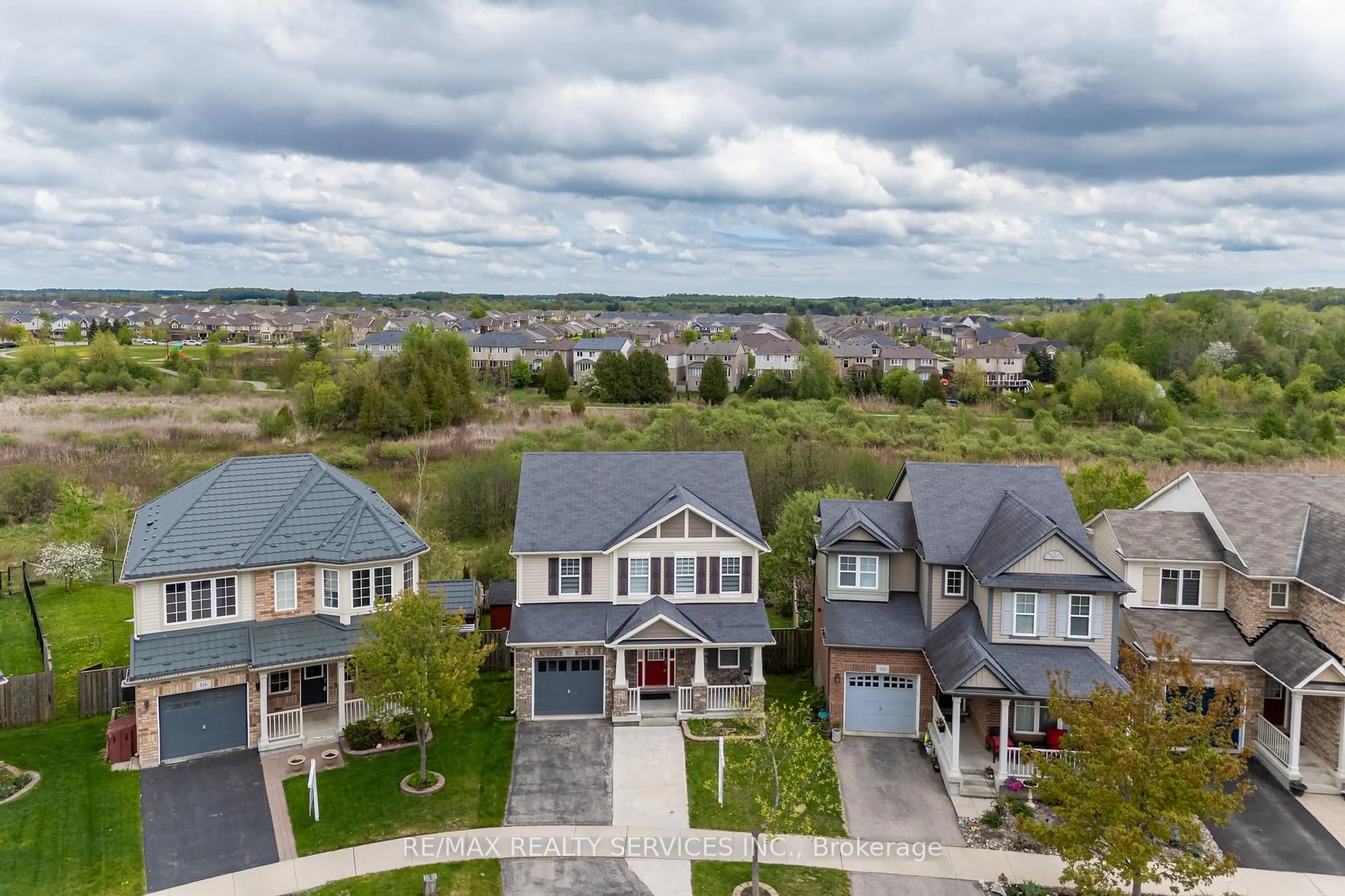 A pic from outside/outdoor area/front of a property/back of a property/a pic from drone, unknown for 112 Fletcher Circ, Cambridge Ontario N3C 0B6