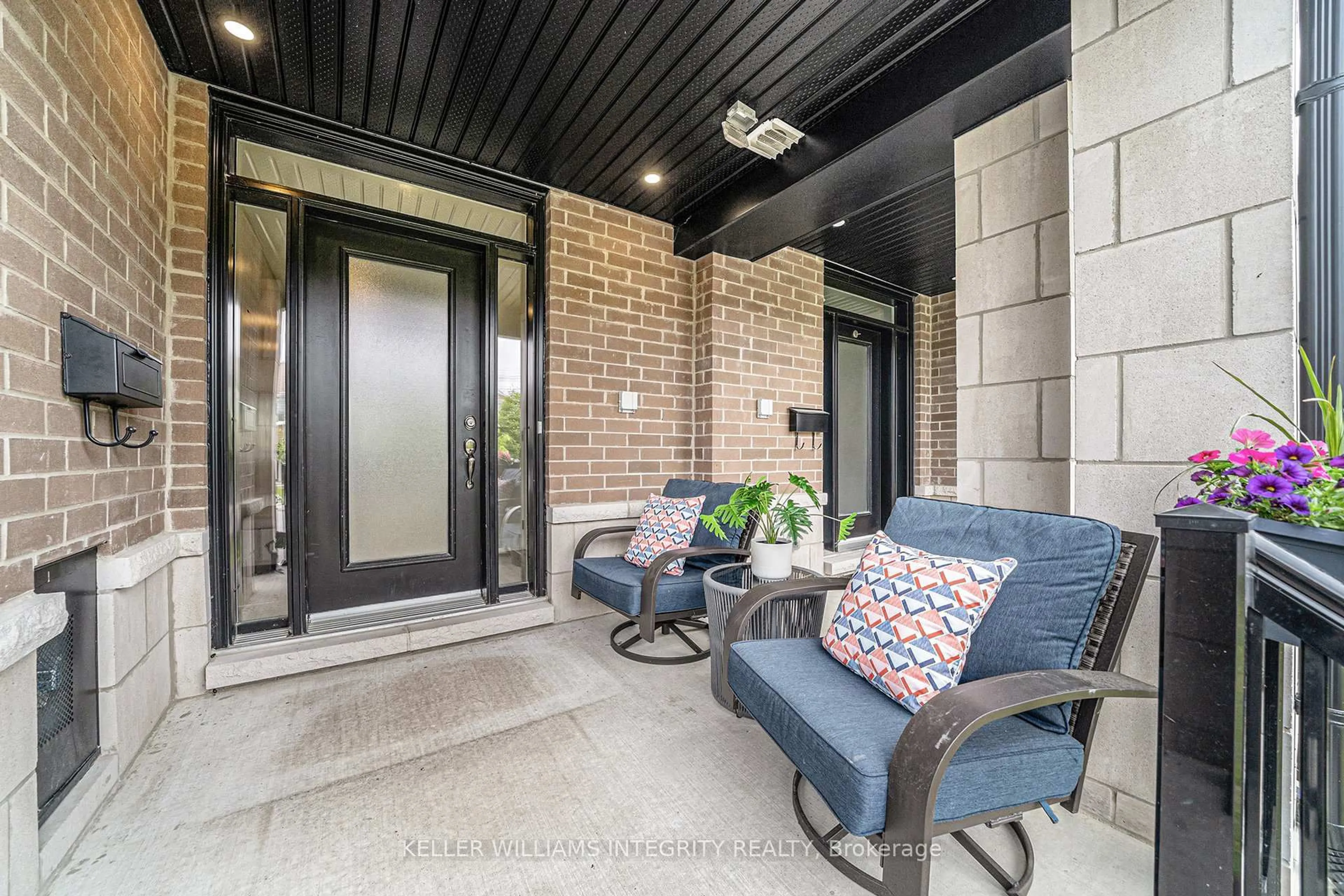 Unknown for 658 Putney Cres, Ottawa Ontario K2S 2N7
