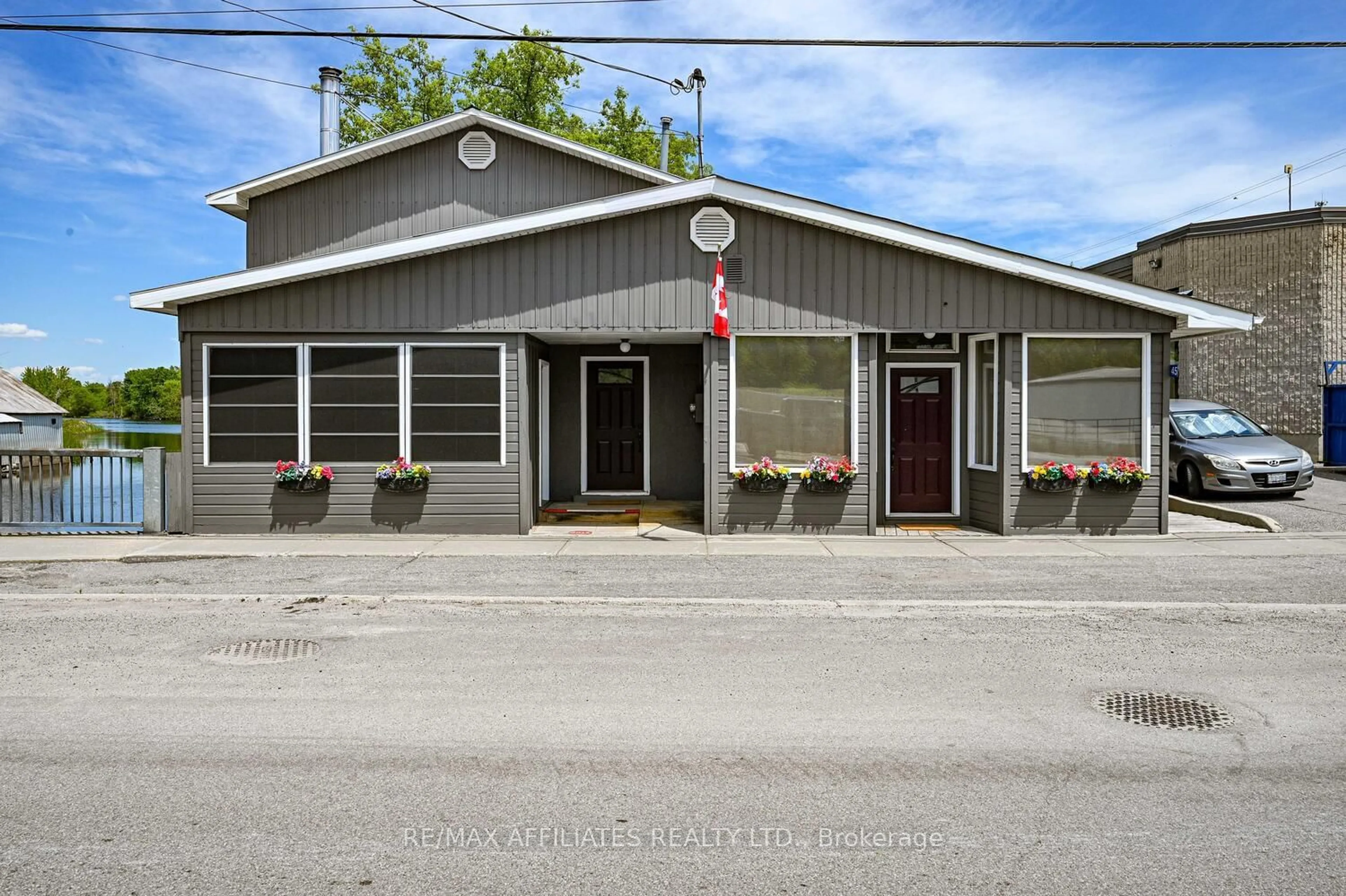Indoor garage for 45 George St, Lanark Ontario K0G 1K0