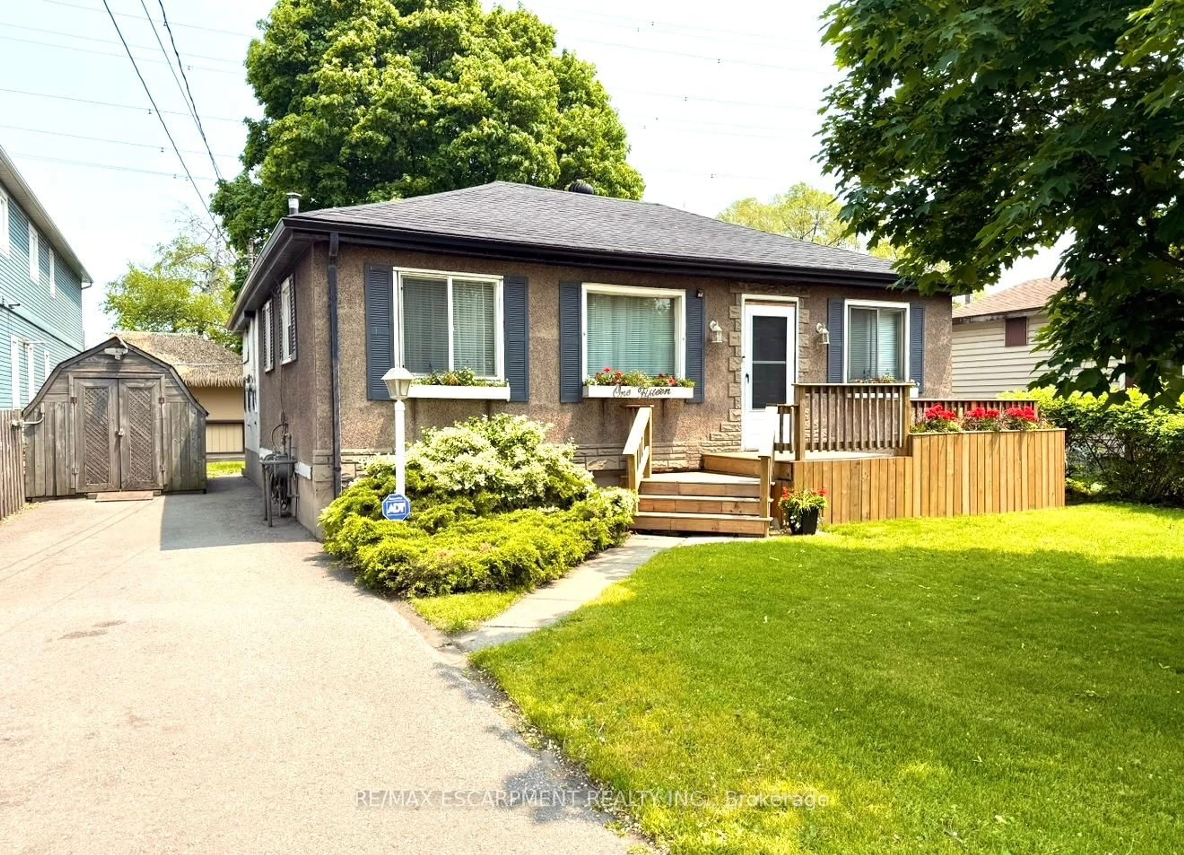 Home with brick exterior material, street for 115 Beach Blvd, Hamilton Ontario L8H 6V8